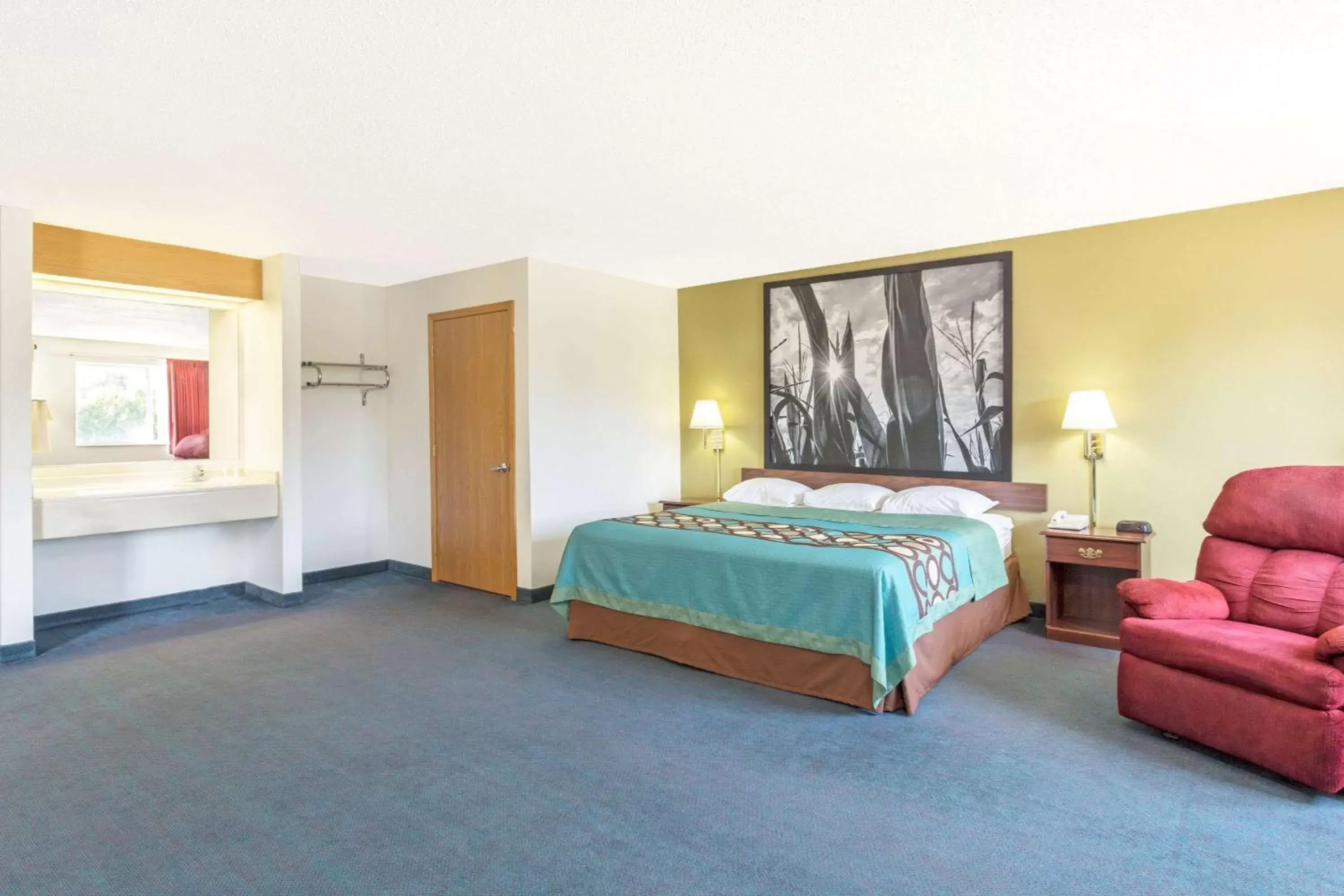 Photo of the whole room, Bed in Super 8 by Wyndham Cresco IA