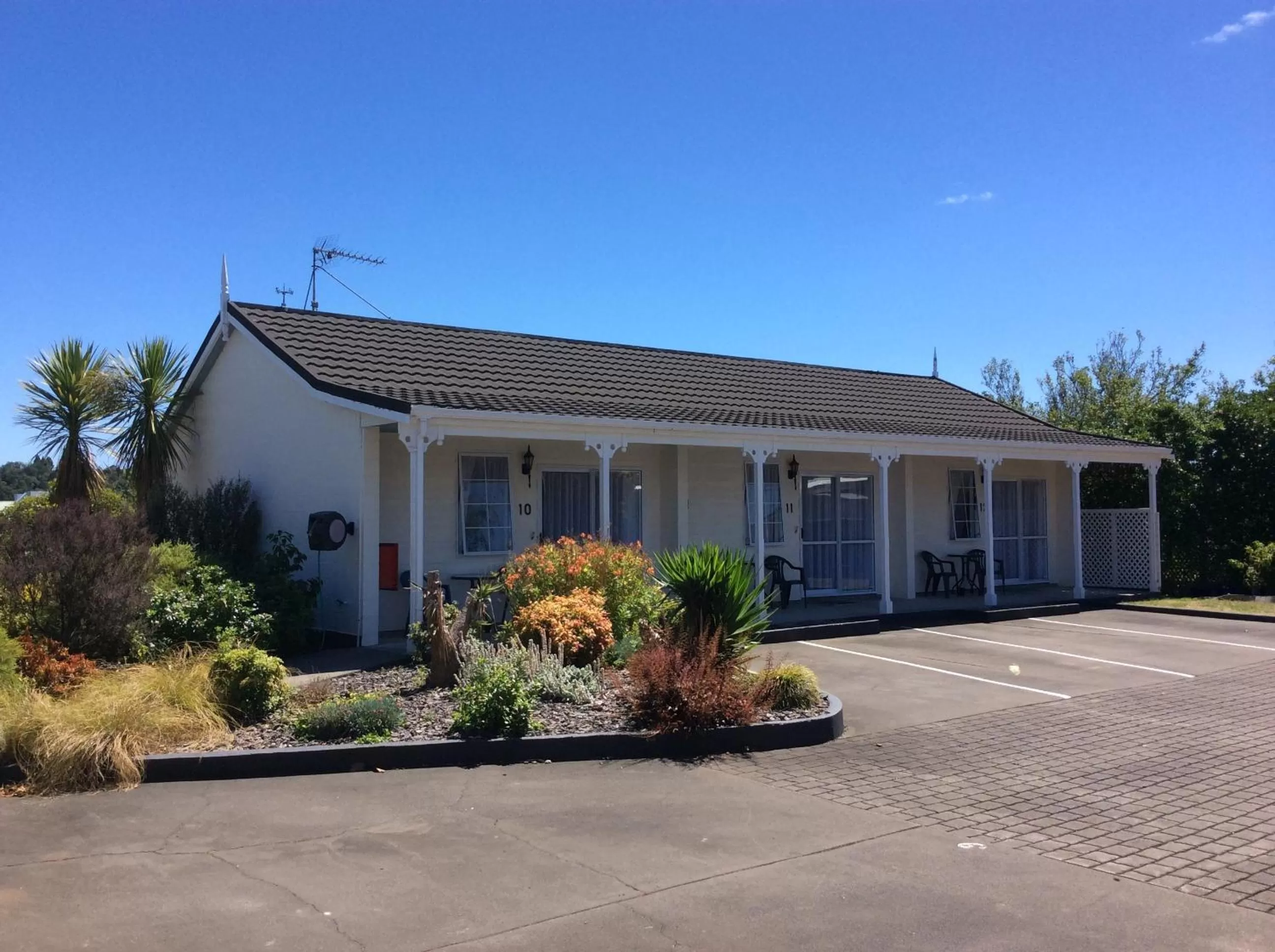 Facade/entrance in Kings Court Motel