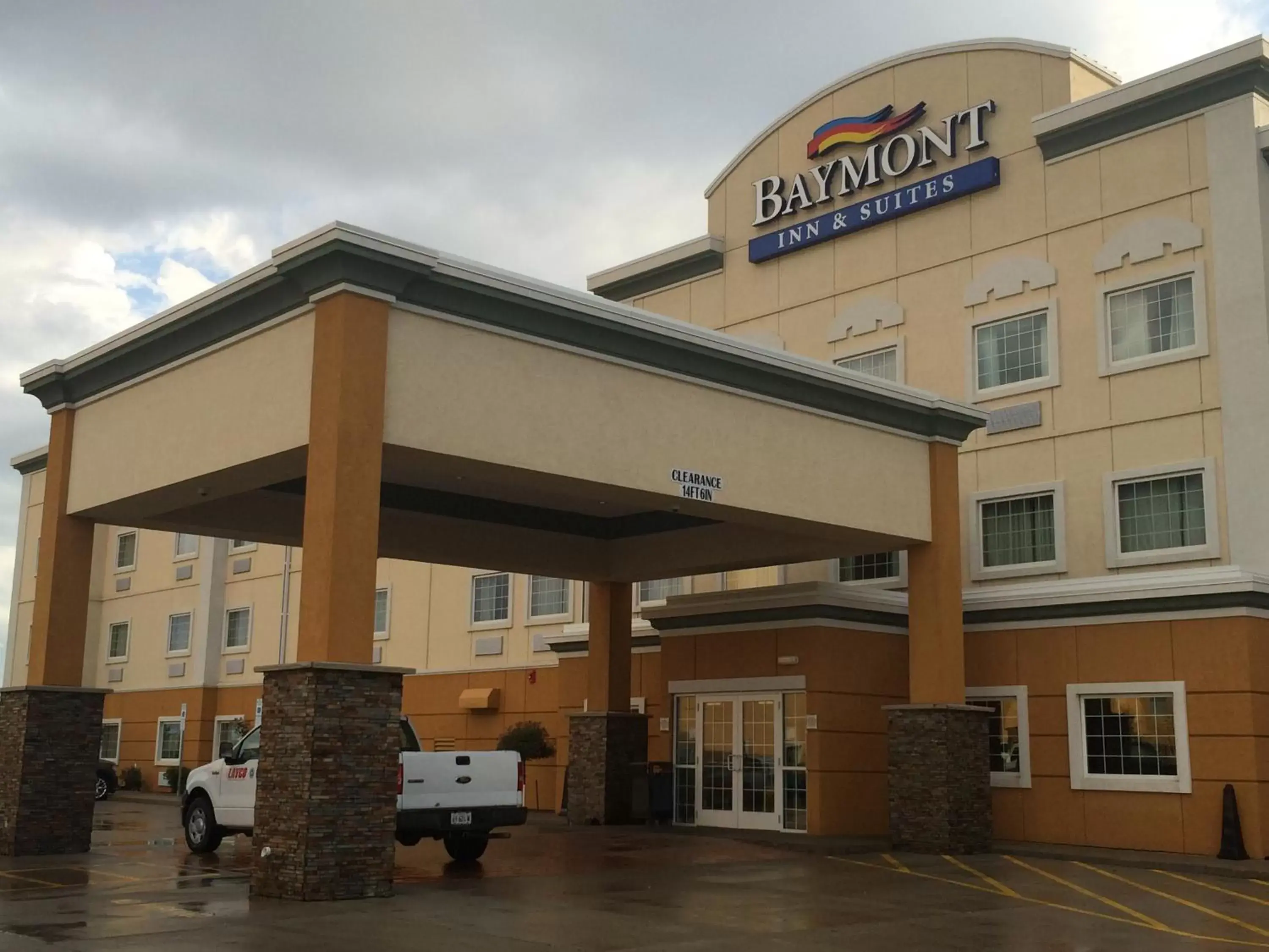 Property building in Baymont by Wyndham Minot Property building in Baymont by Wyndham Minot