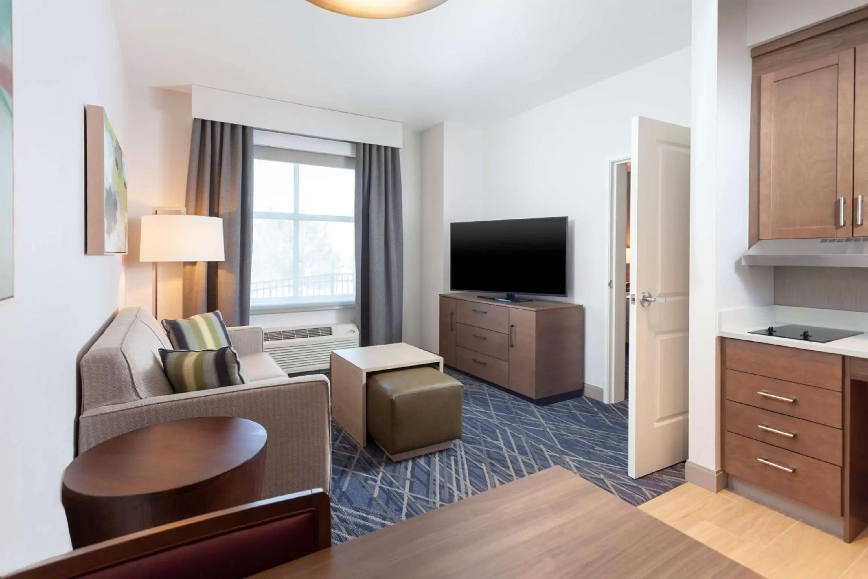 Living room, TV/Entertainment Center in Homewood Suites By Hilton Broomfield Boulder