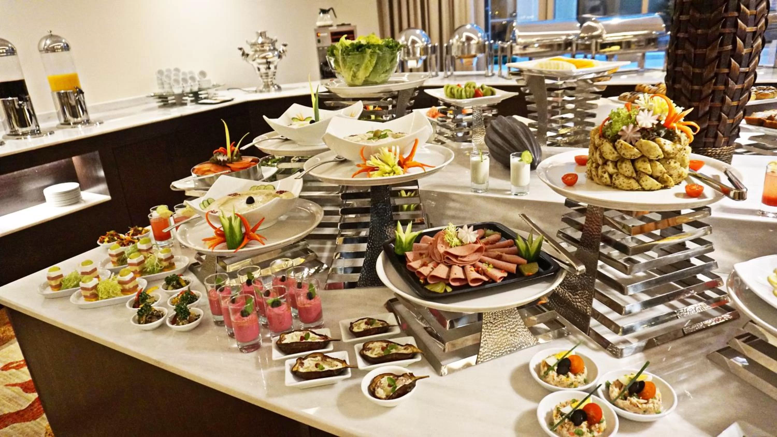 Restaurant/places to eat in Al Kout Beach Hotel