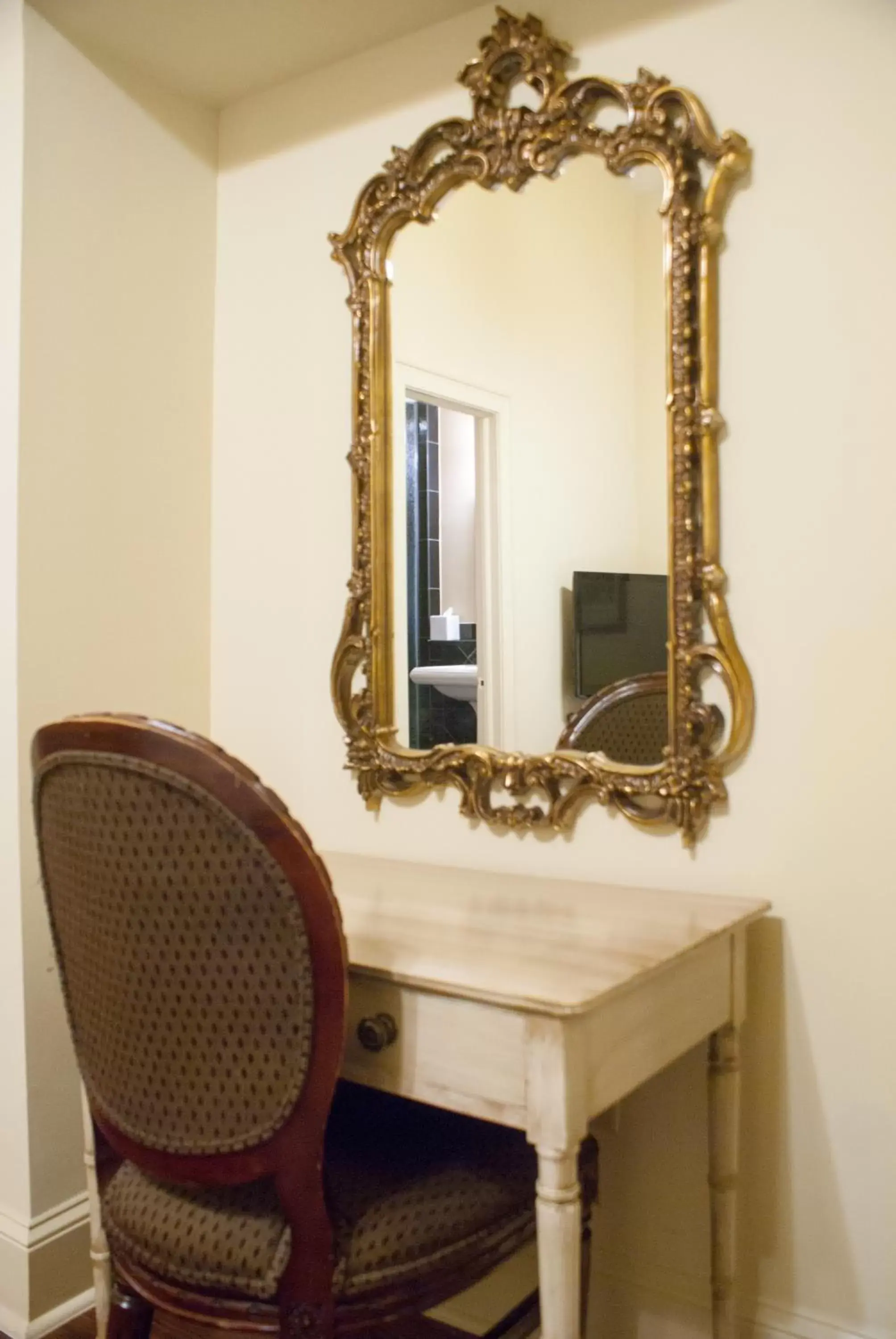 Decorative detail, Seating Area in Audubon Cottages