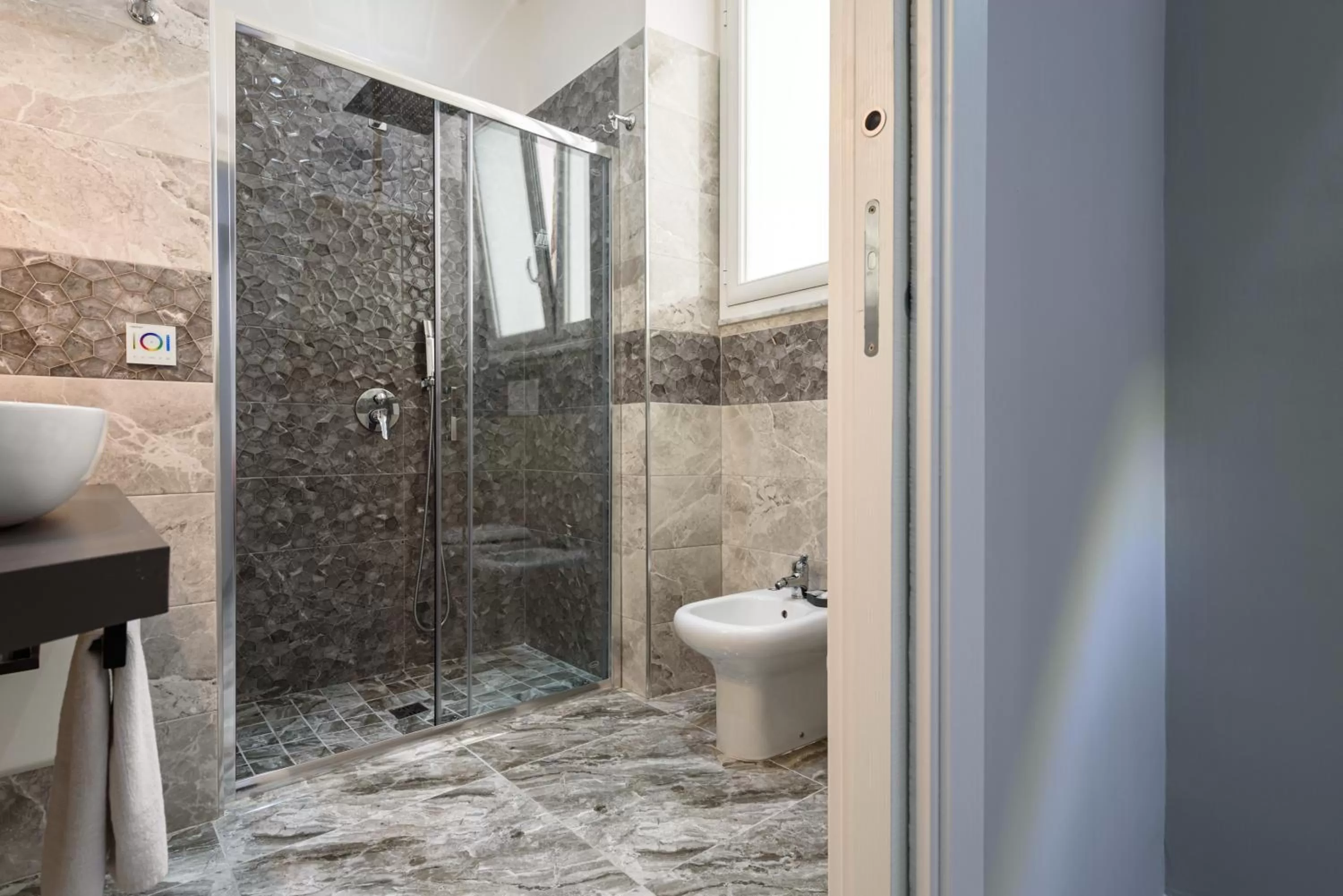 Shower, Bathroom in Elite del Centro Storico