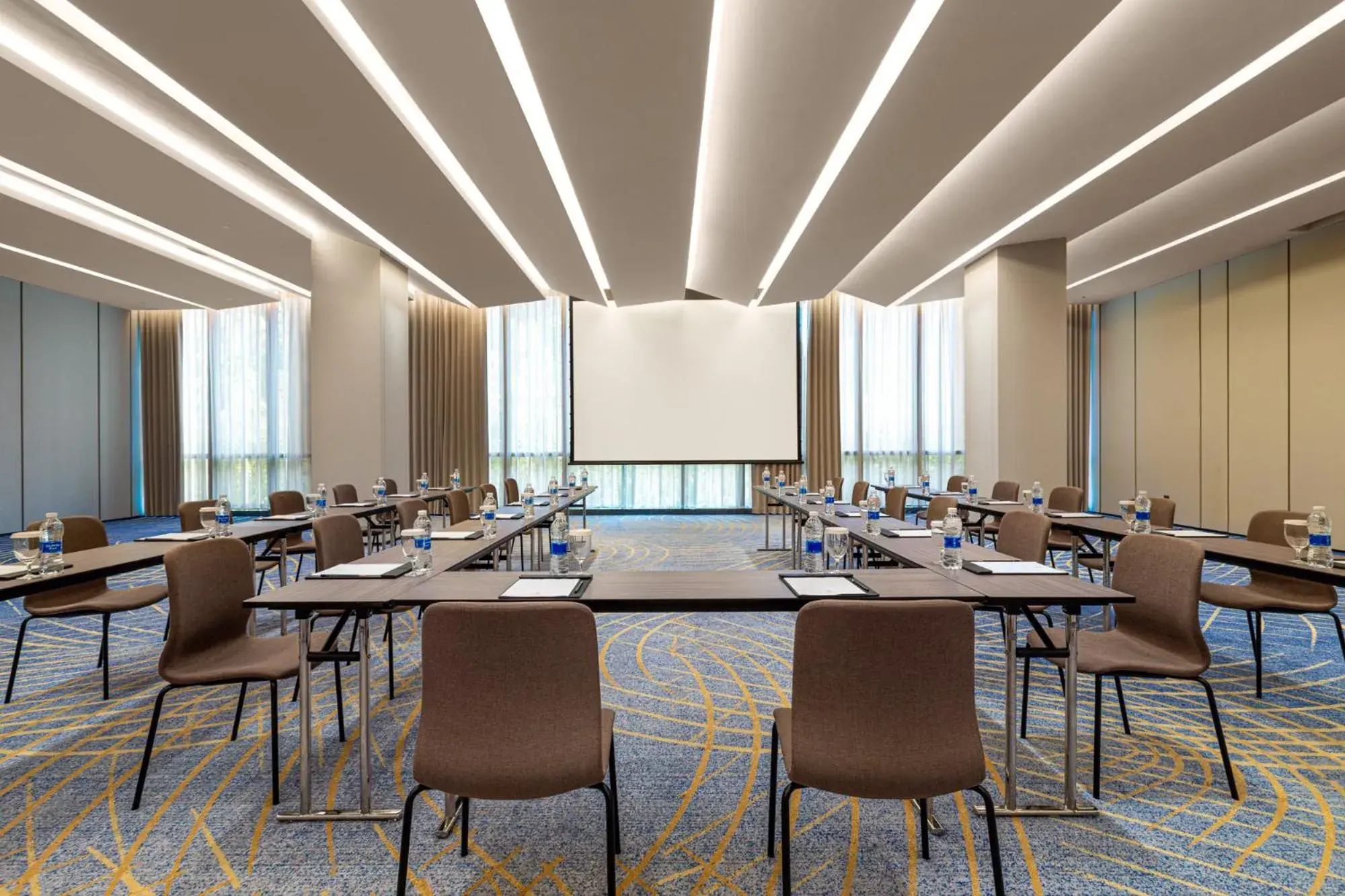 Meeting/conference room in HUALUXE Shanghai Changfeng Park, an IHG Hotel