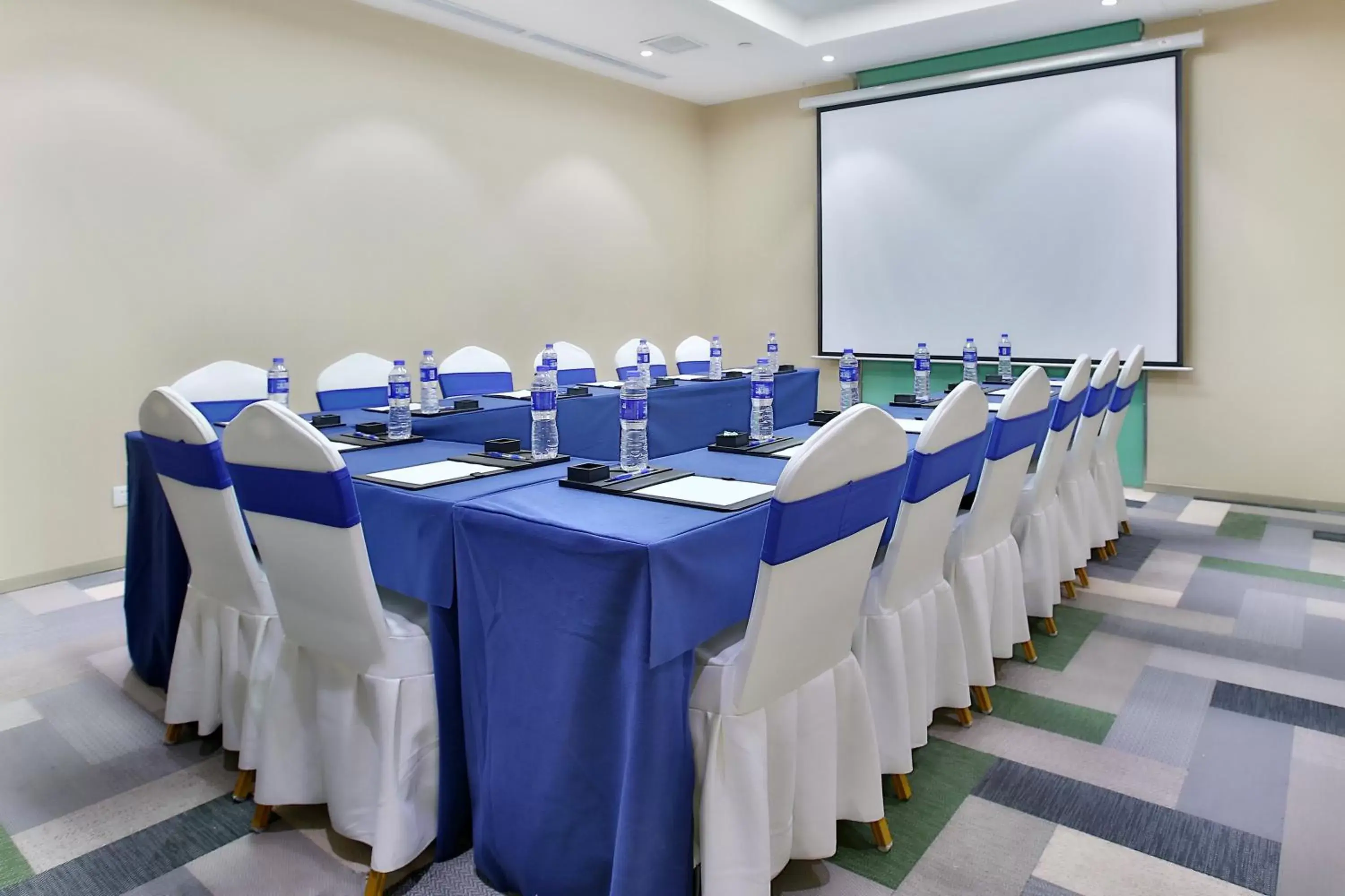 Meeting/conference room in Holiday Inn Express Langfang Park View, an IHG Hotel