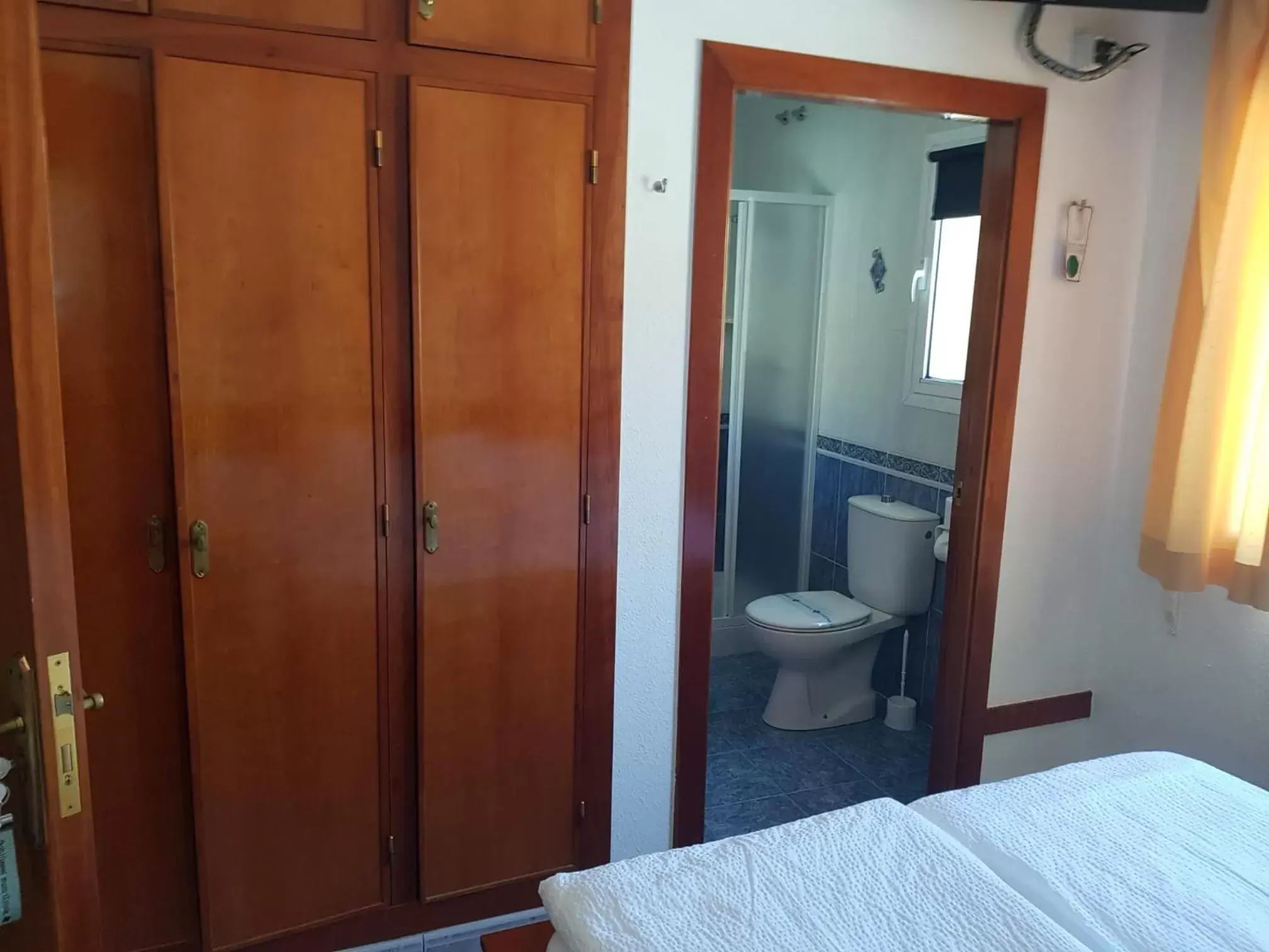 Bedroom, Bathroom in Hotel Montemar
