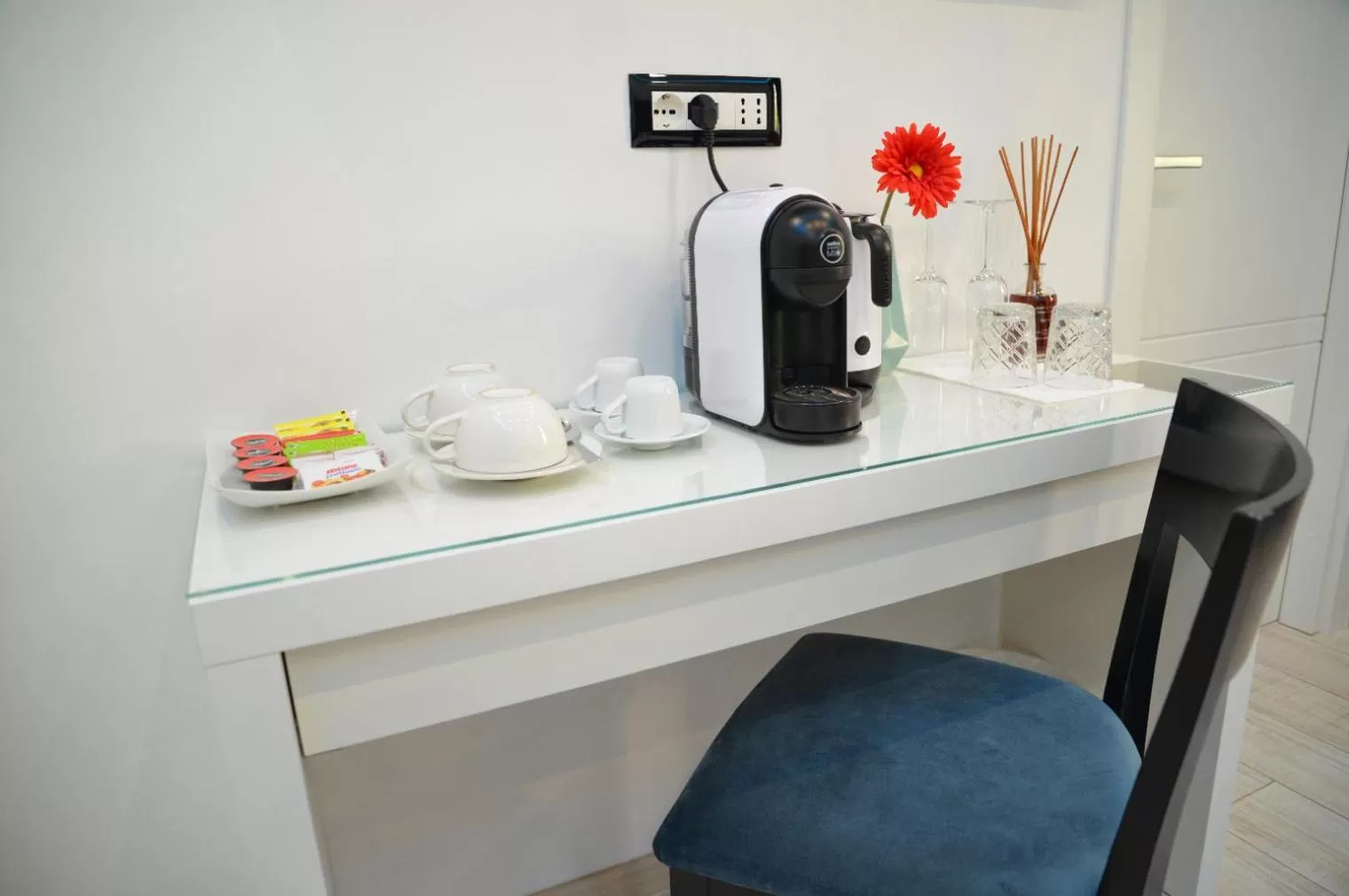 Coffee/tea facilities in Escape Luxury Suite - CA Domus Collection