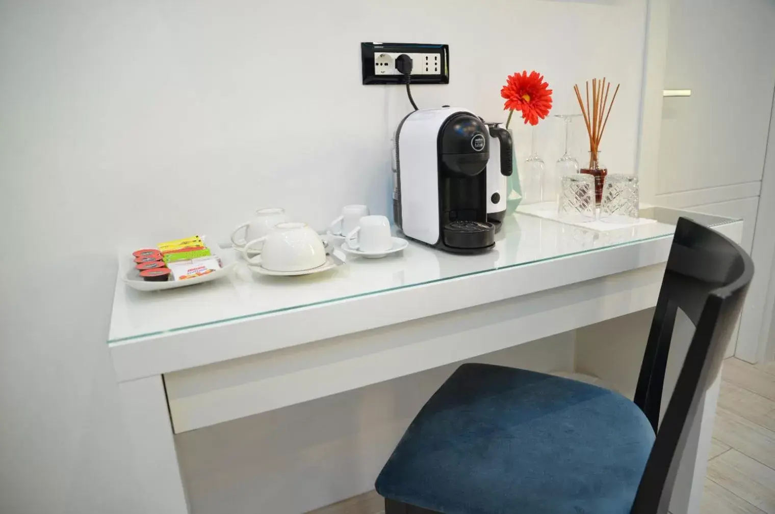 Coffee/Tea Facilities in Escape Luxury Suite