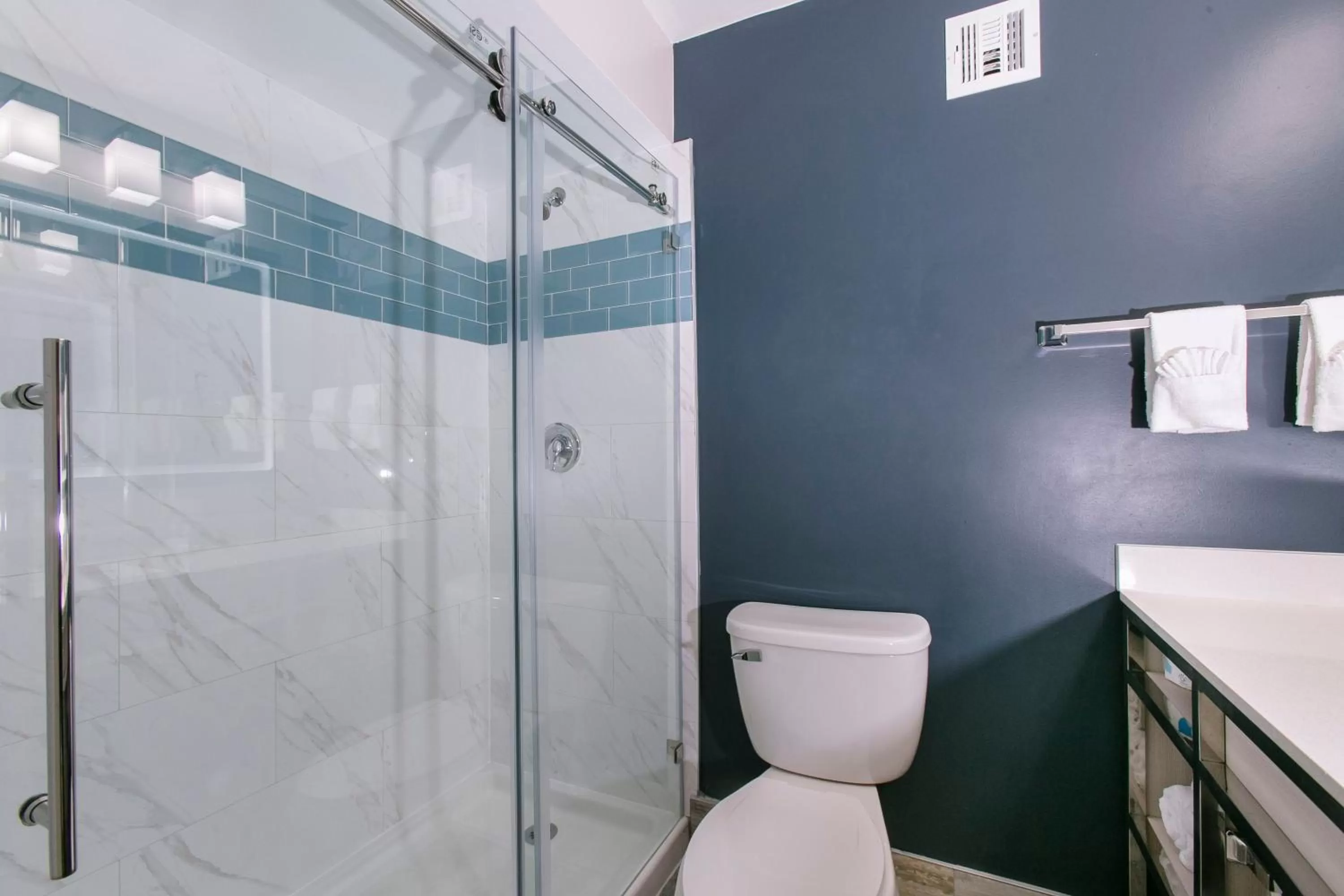 Bathroom in DoubleTree by Hilton Hilton Head Island