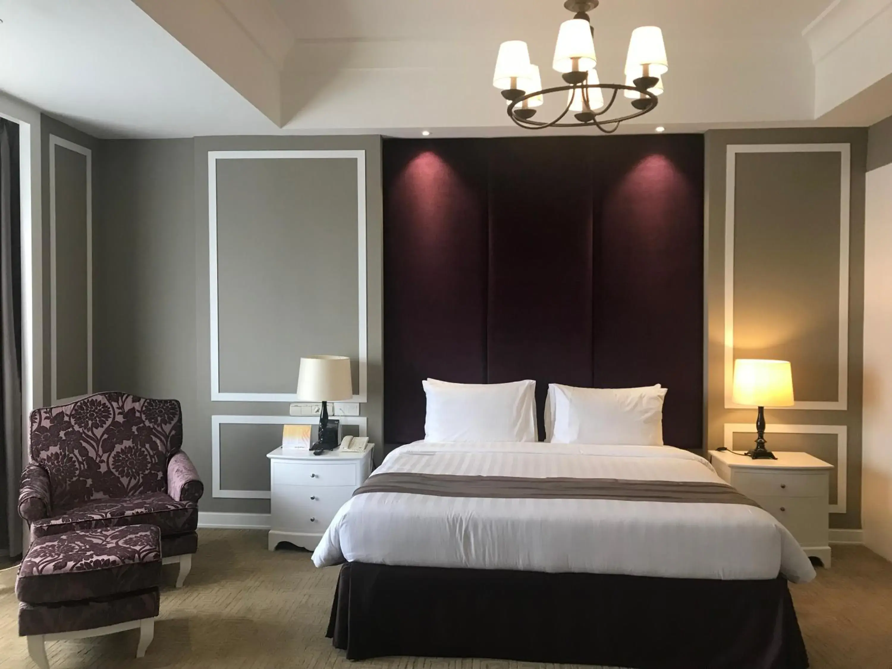 Bedroom, Bed in Pearl International Hotel