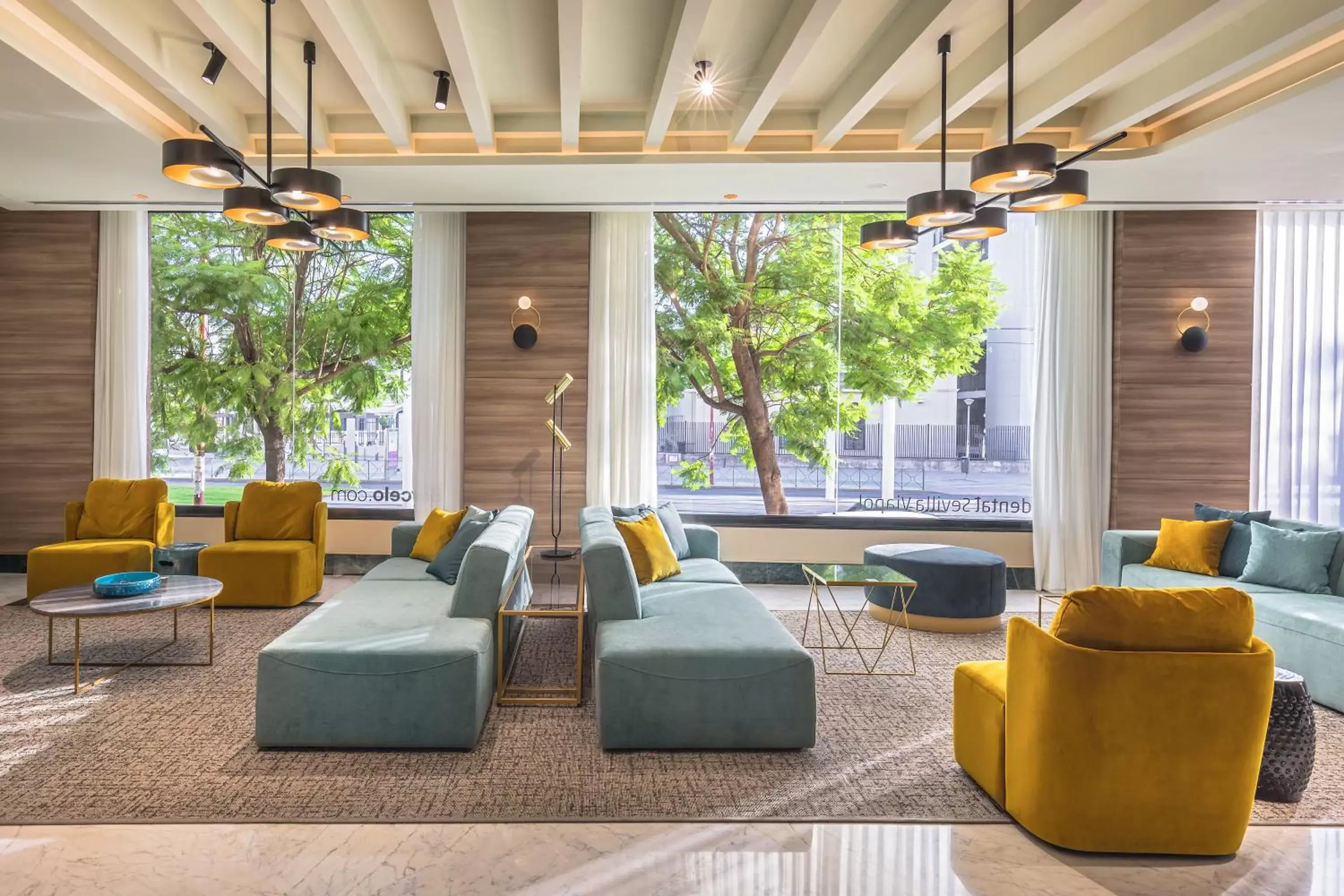 Lounge or bar in Occidental Sevilla Viapol Lounge or bar in Occidental Sevilla Viapol