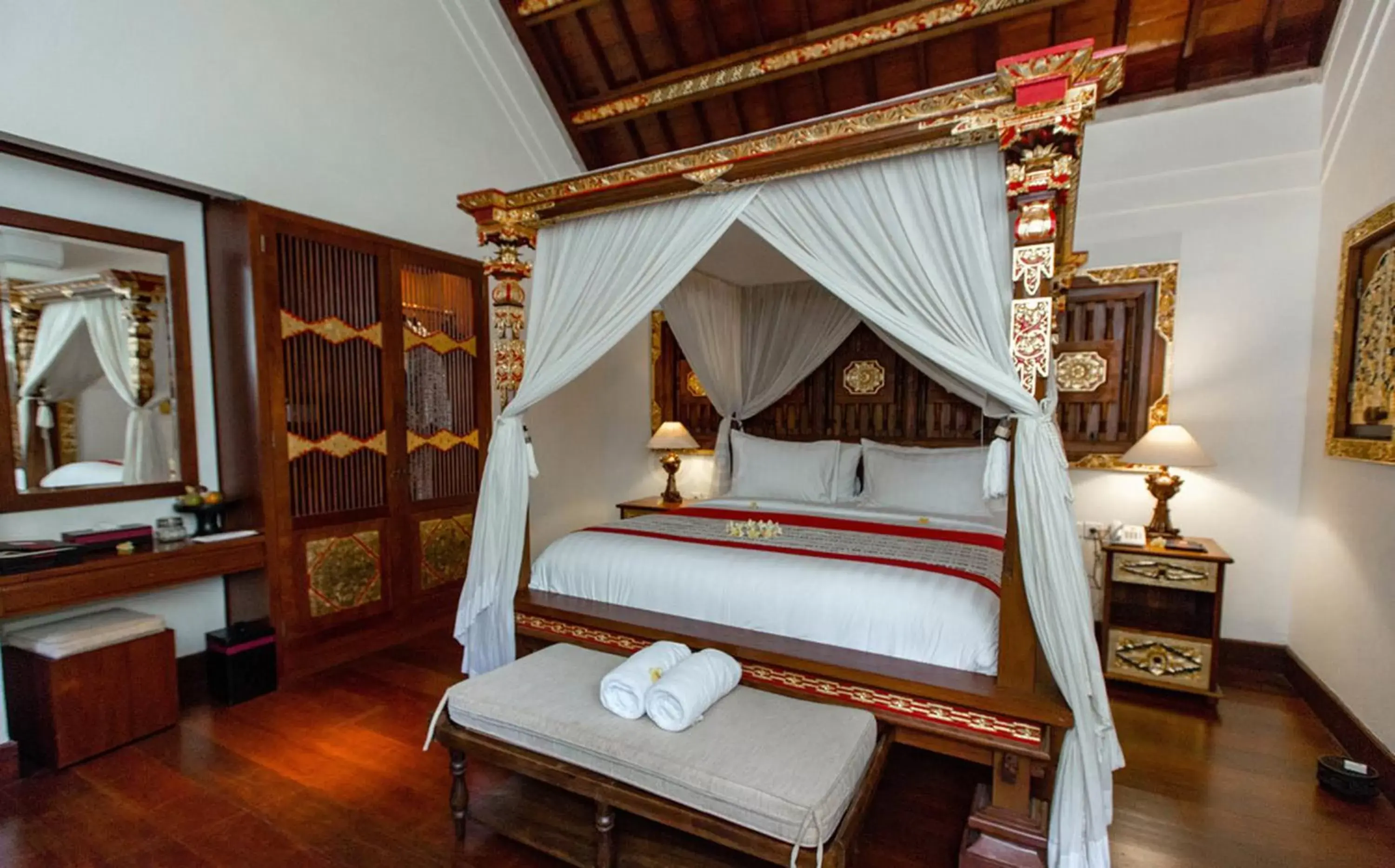 Bed in Dwaraka The Royal Villas Bed in Dwaraka The Royal Villas