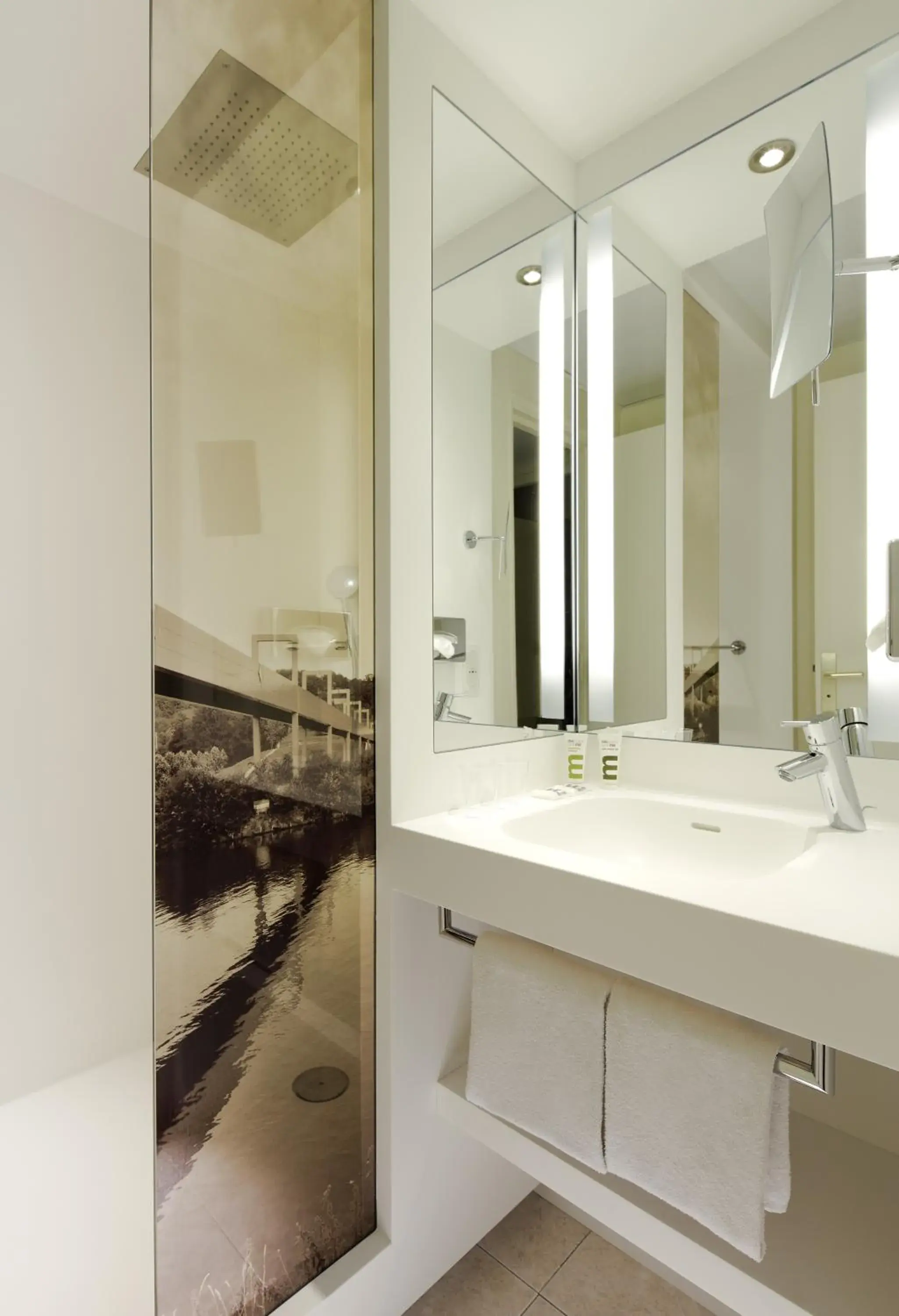 Bathroom in Mercure Cergy Pontoise Centre