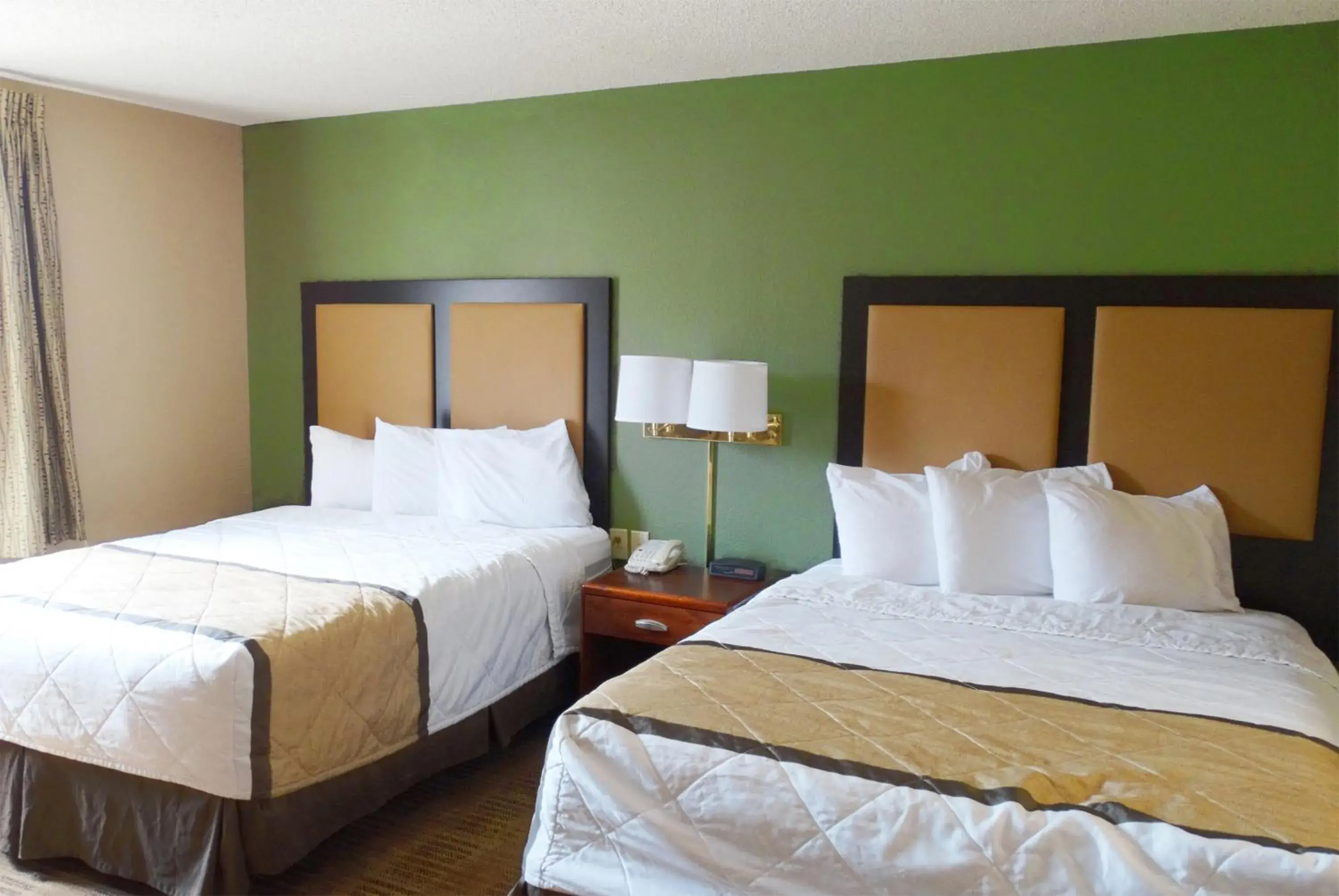 Bed in Extended Stay America Suites - Portland - Tigard