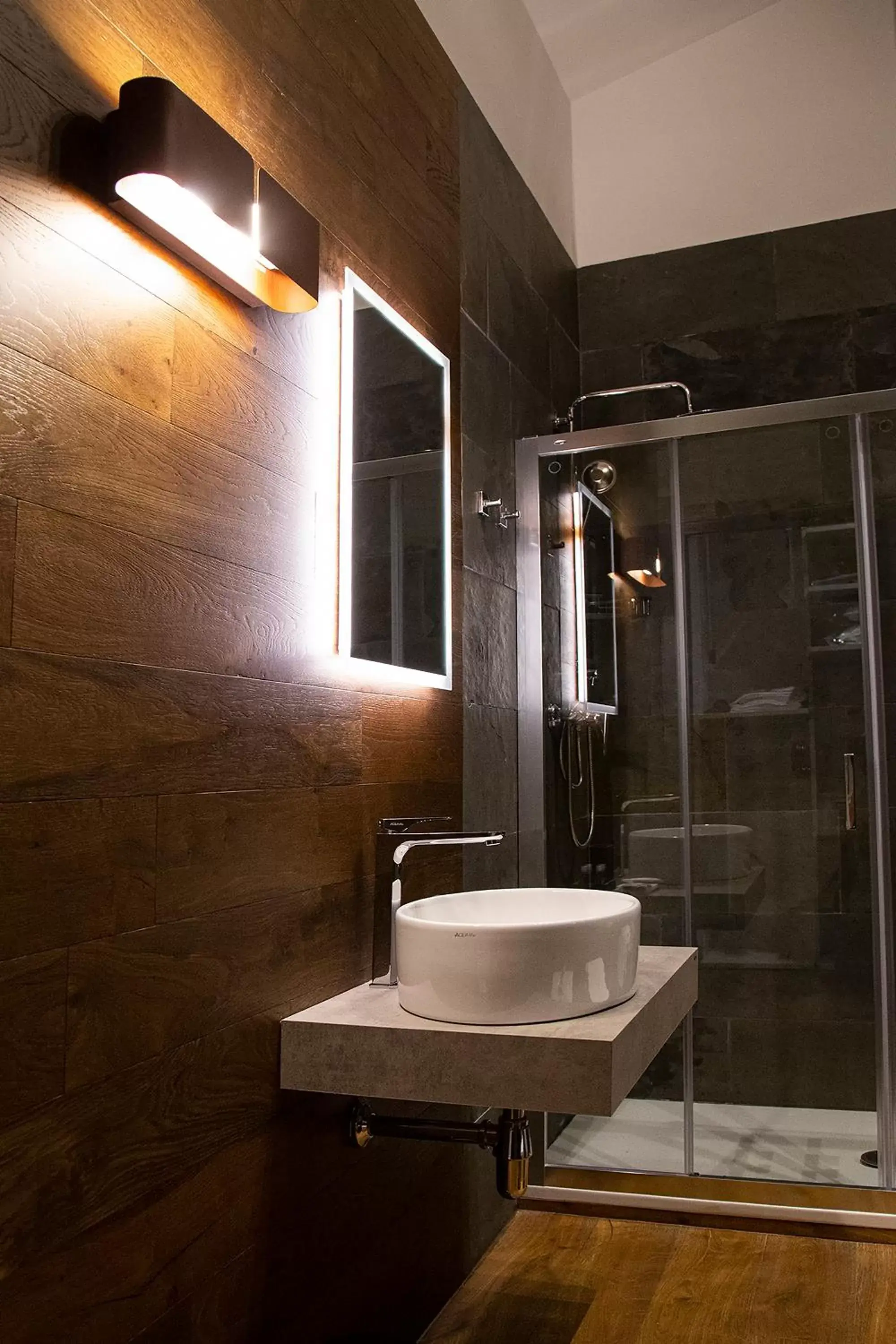 Shower, Bathroom in MANTRA Suite&Rooms