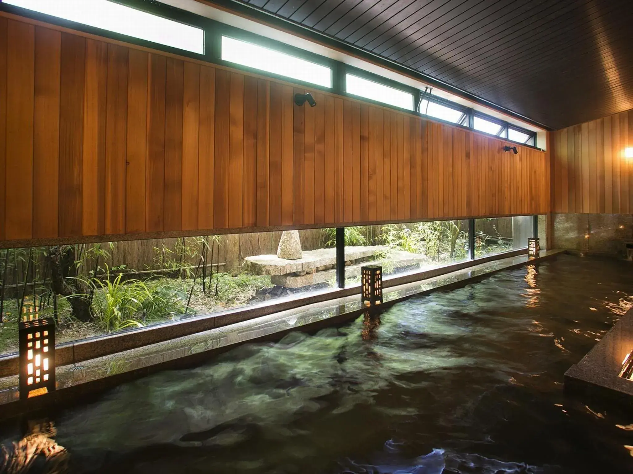 Hot Spring Bath, Swimming Pool in Honjin Hiranoya Kachoan