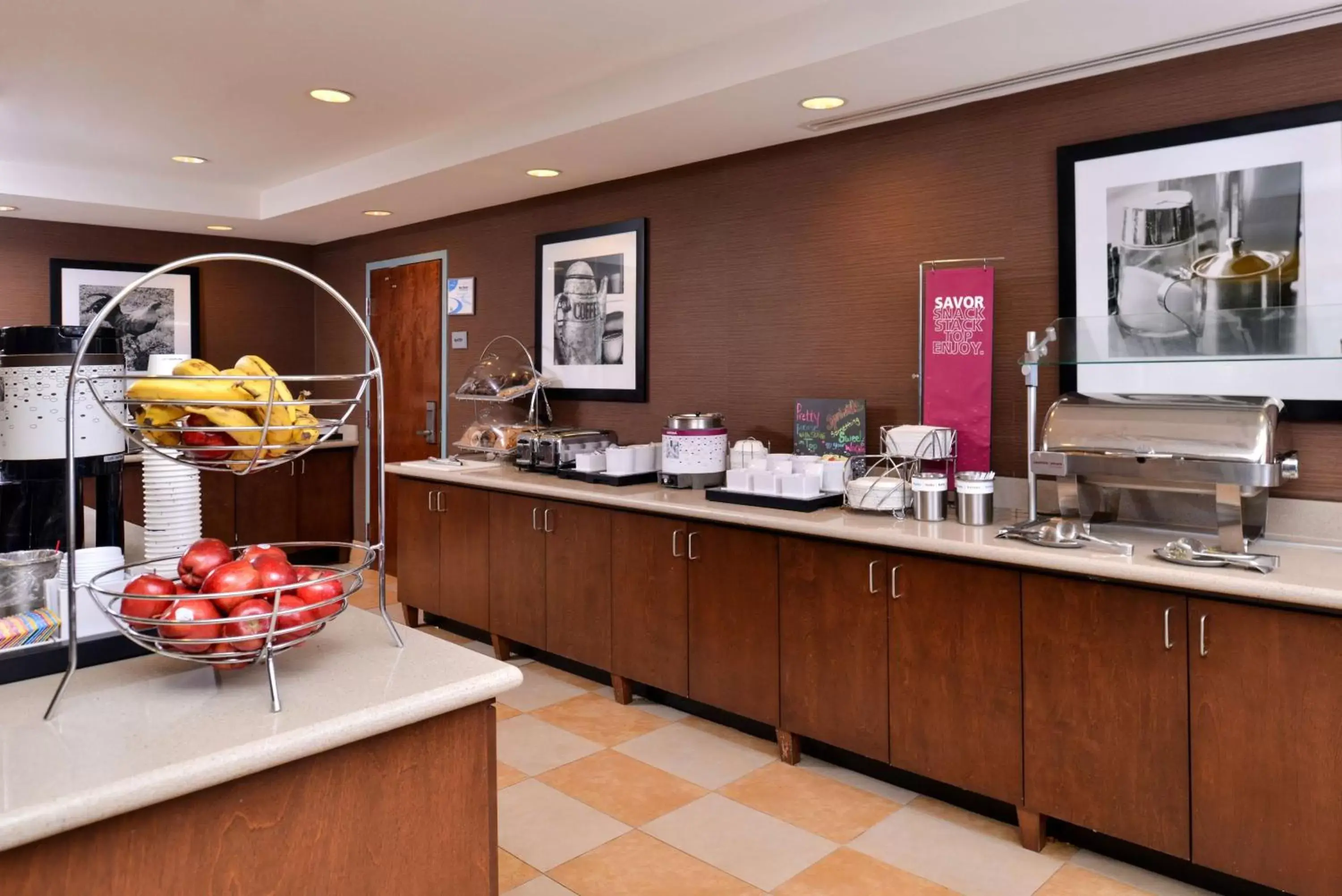 Dining area, Food in Hampton Inn & Suites Fort Belvoir Alexandria South