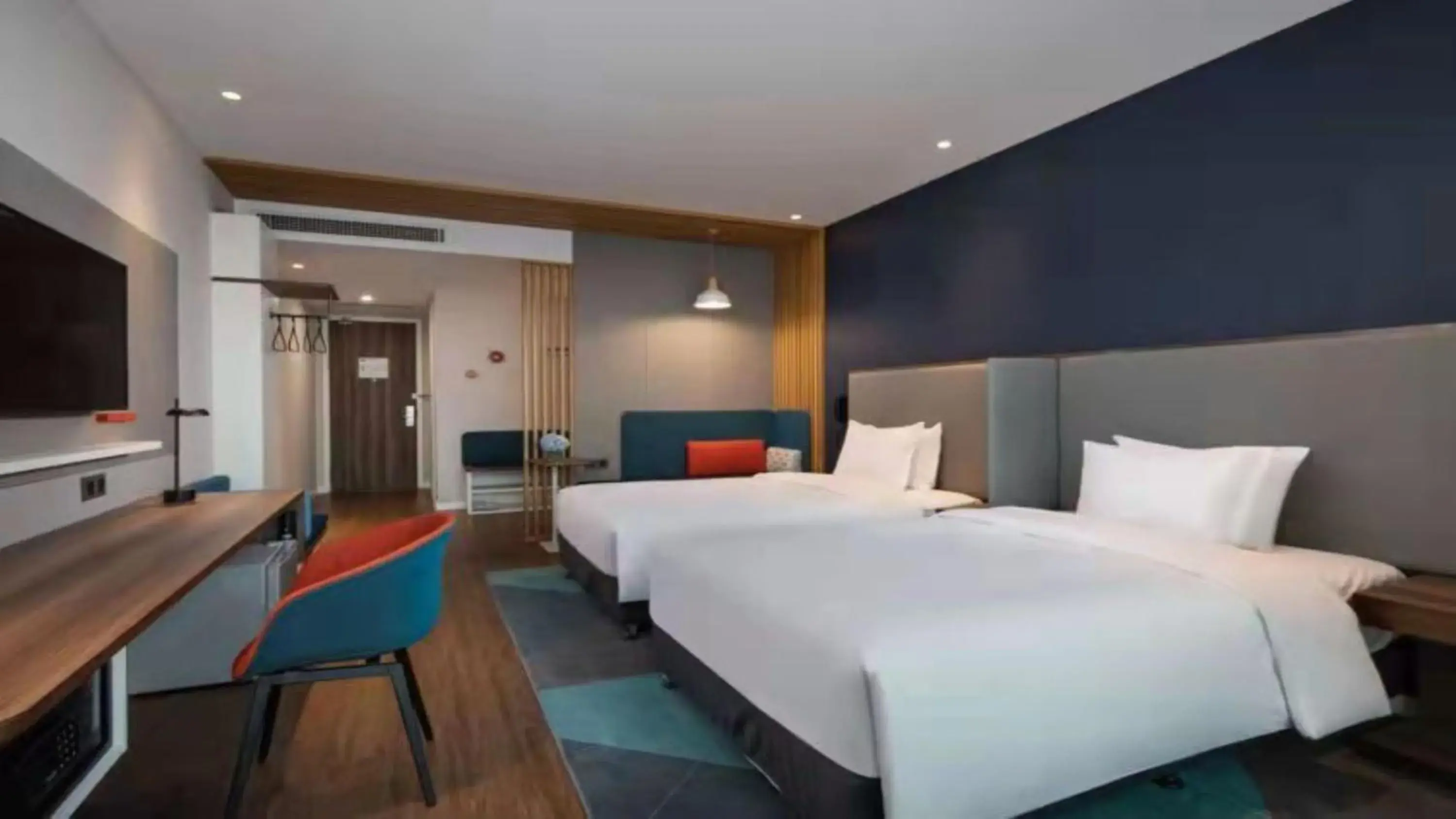 Bed in Holiday Inn Express Langfang New Chaoyang, an IHG Hotel