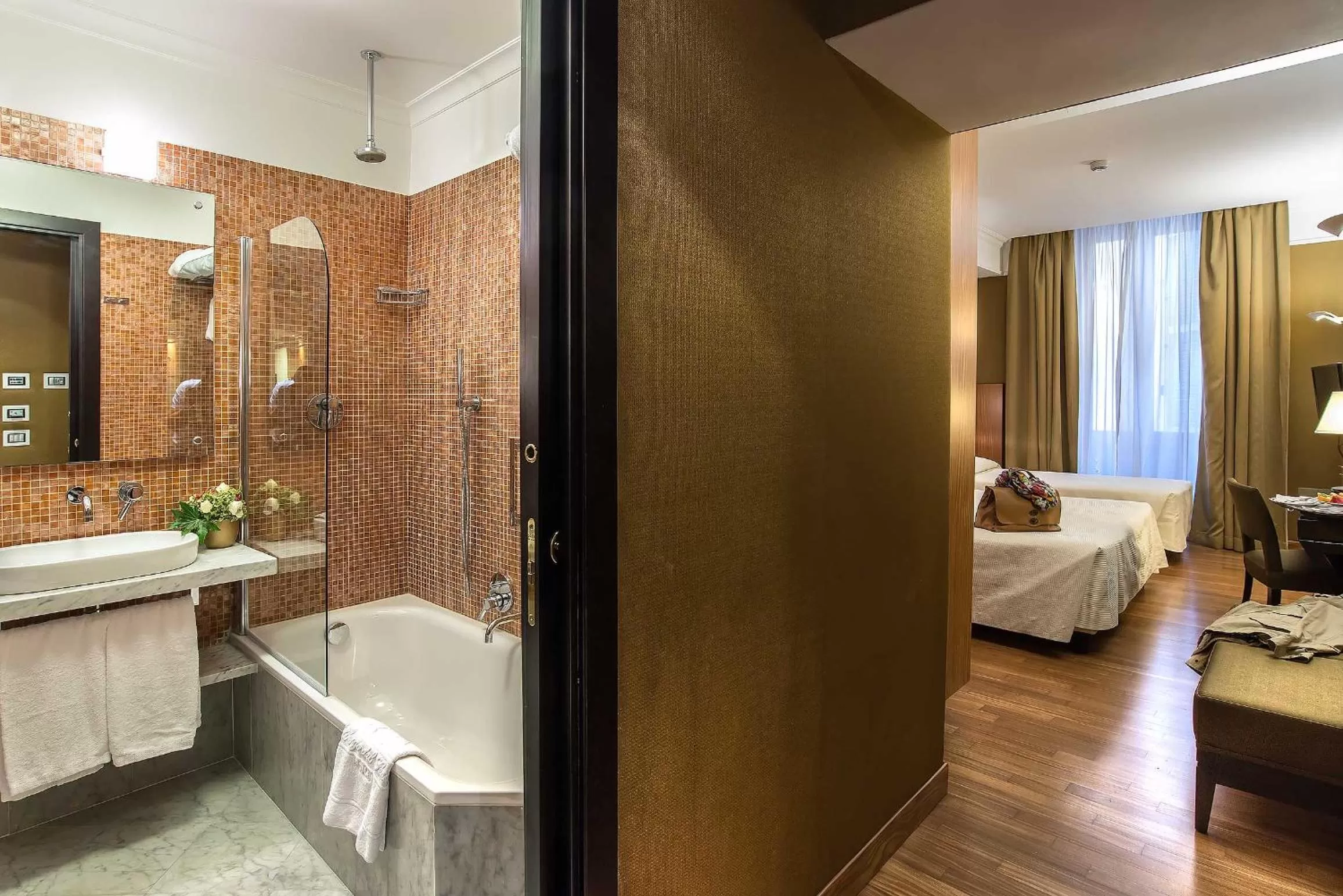 Bathroom, Bed in Albergo del Senato