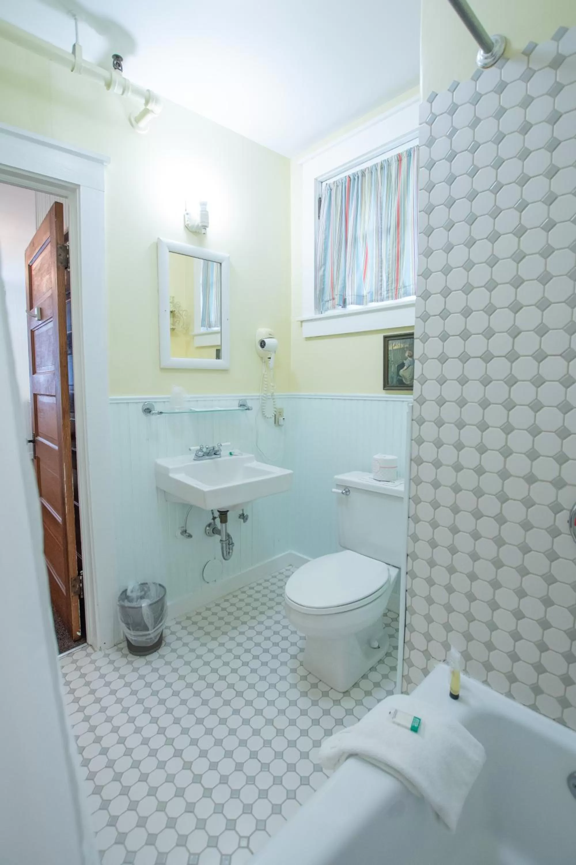 Shower in Terrace Inn and 1911 Restaurant