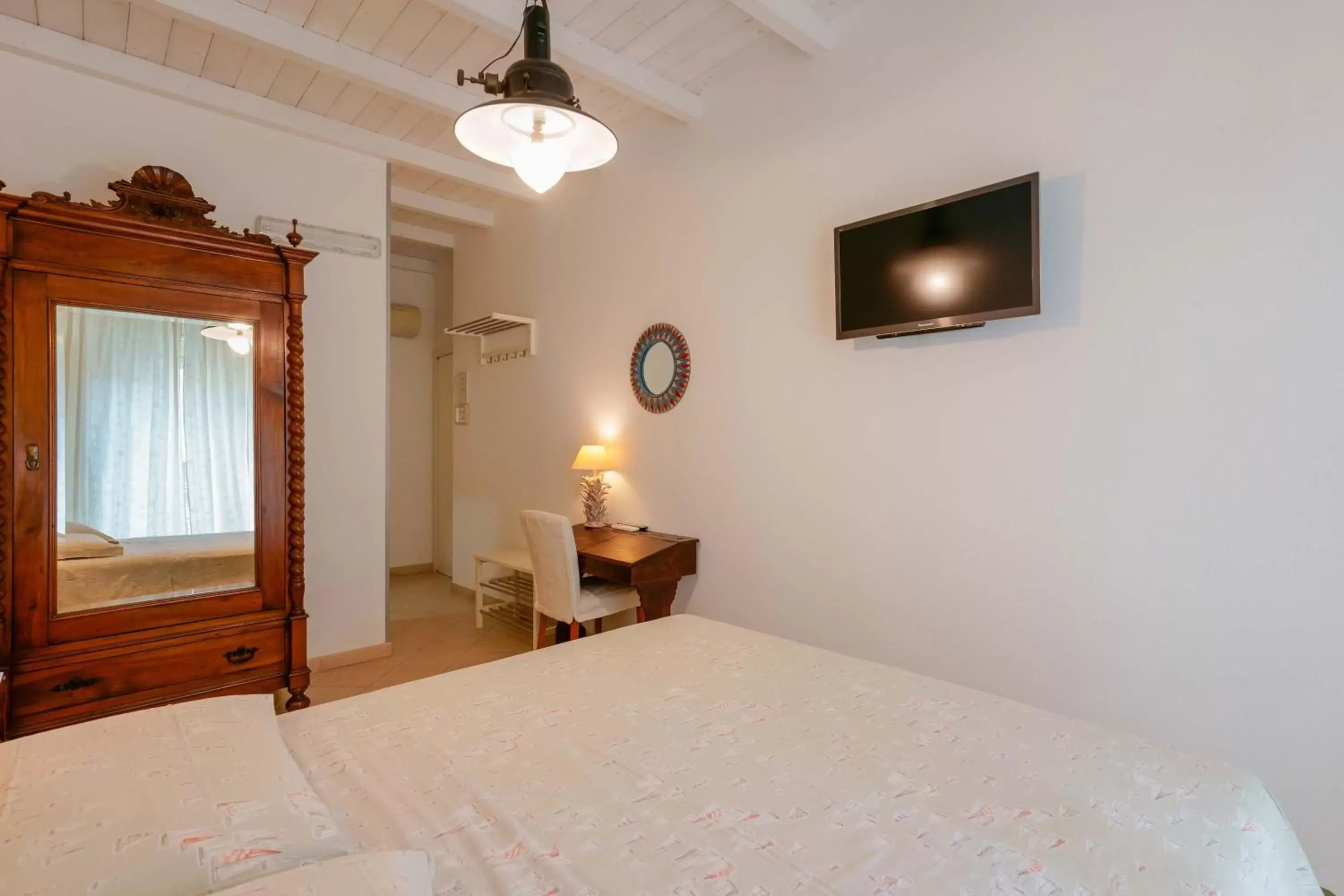 Bed, TV/Entertainment Center in Il Cagliarese B&B