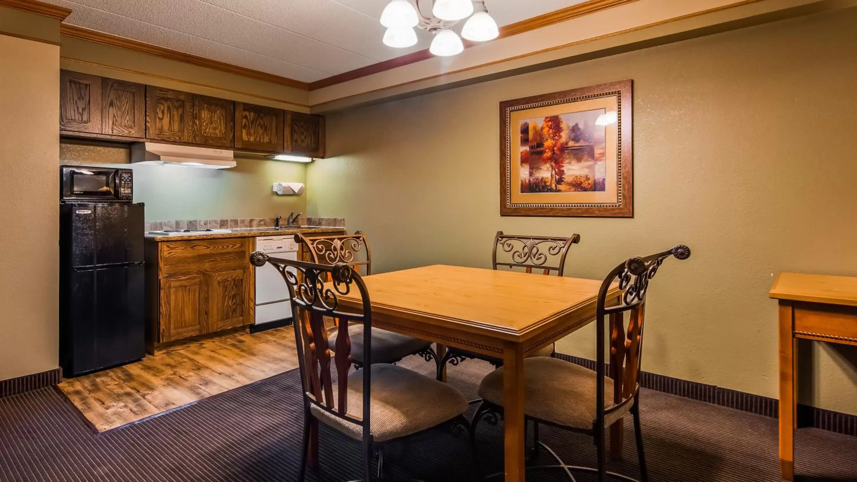 Dining Area in Best Western Plus Sidney Lodge