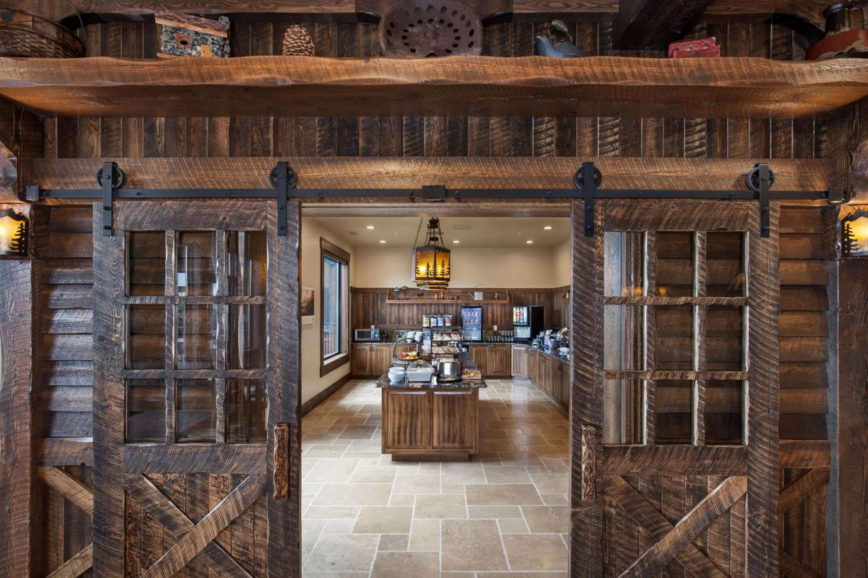 Restaurant/places to eat in Glacier International Lodge