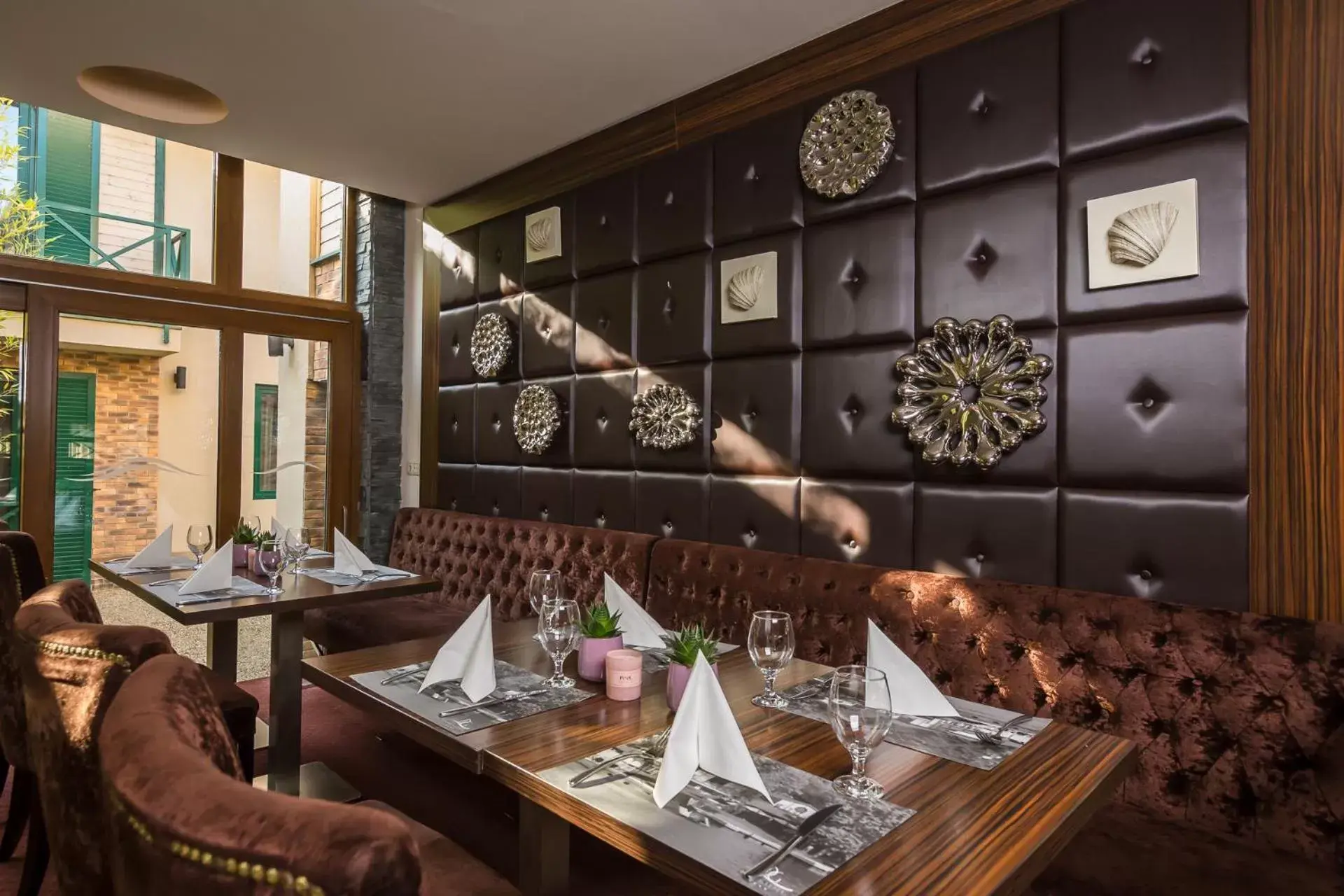 Restaurant/places to eat in Duna Garden Hotel Restaurant/places to eat in Duna Garden Hotel