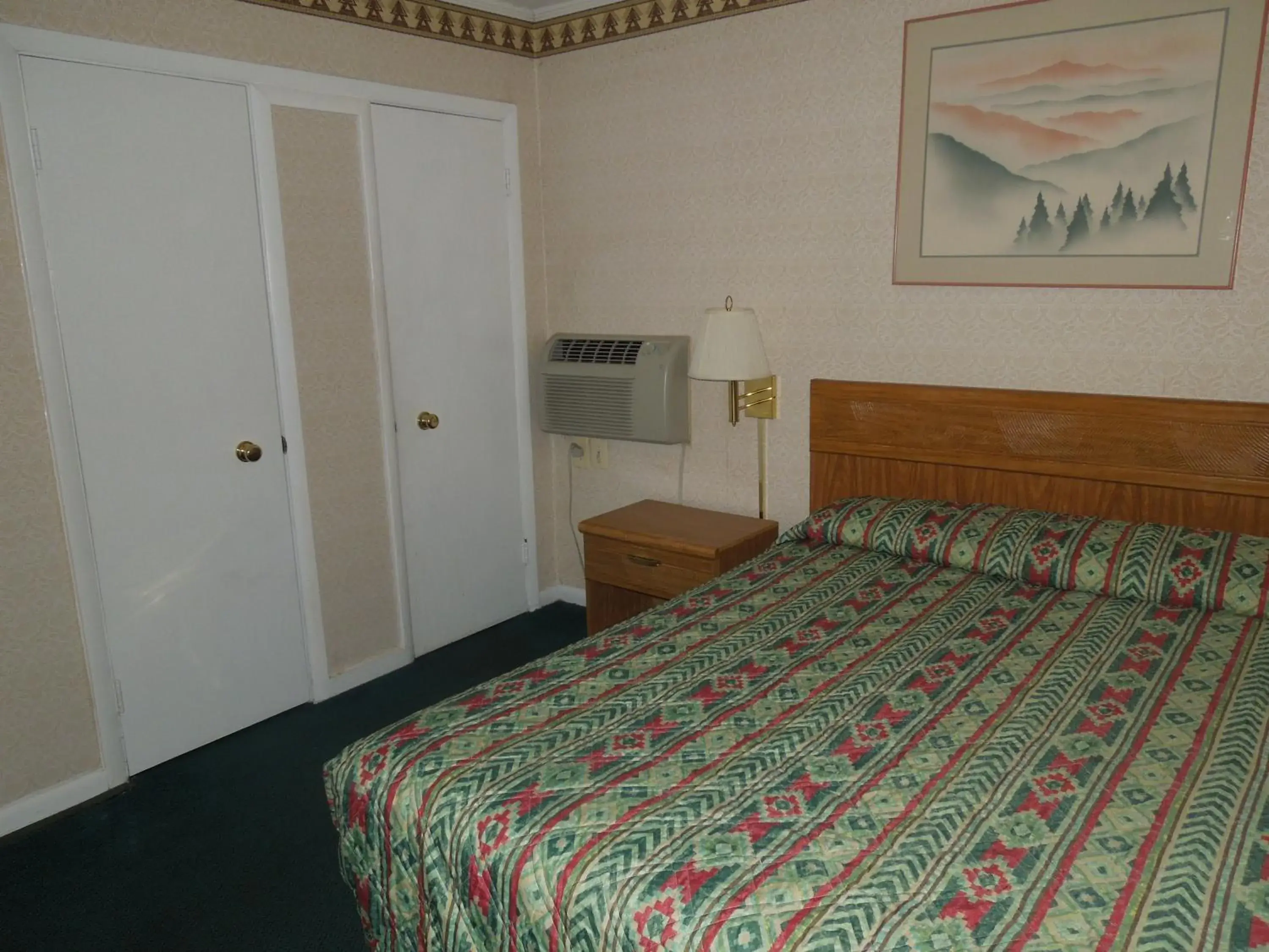 Bedroom, Bed in Value Inn