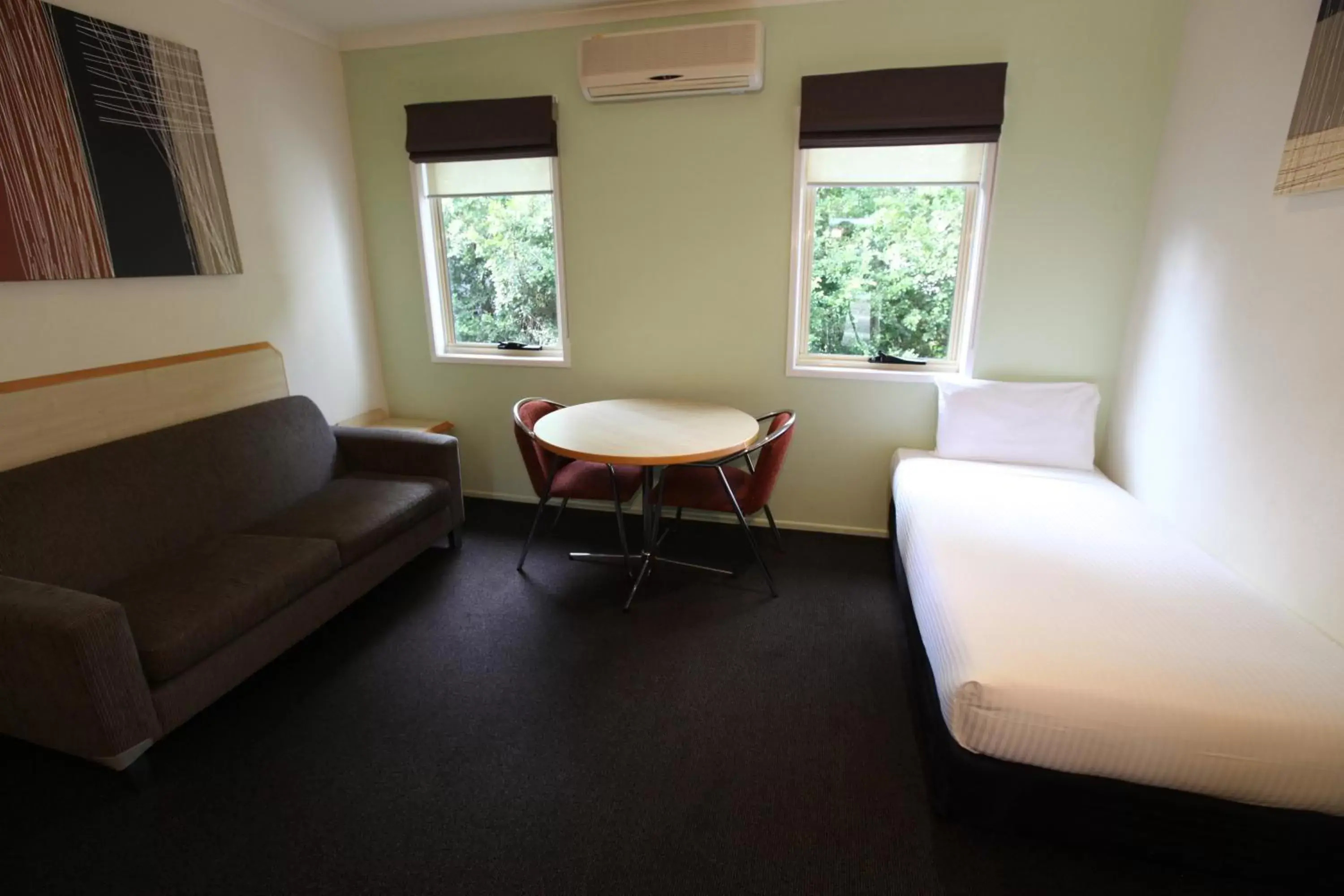 Seating Area in Red Bridge Motor Inn