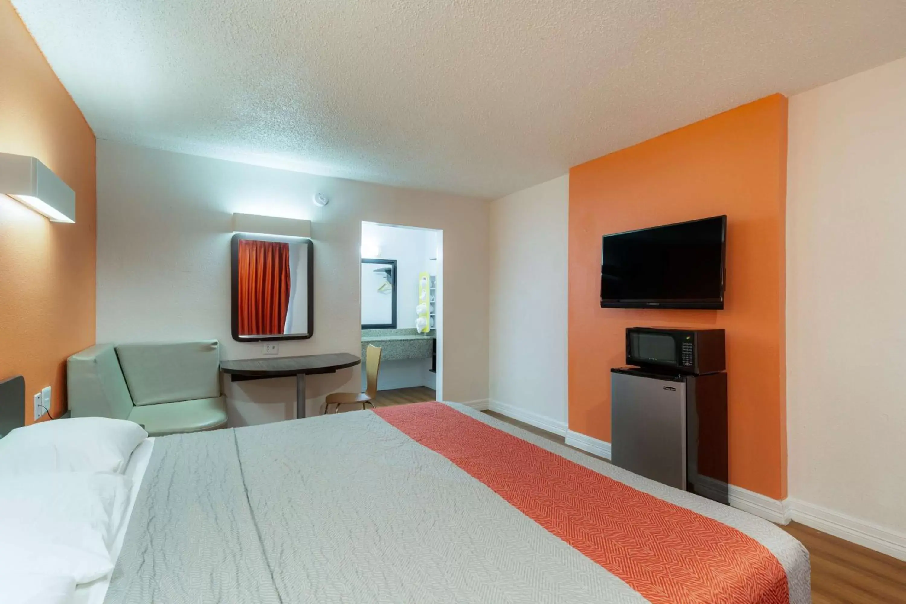 Photo of the whole room, TV/Entertainment Center in Motel 6-Houston, TX - East