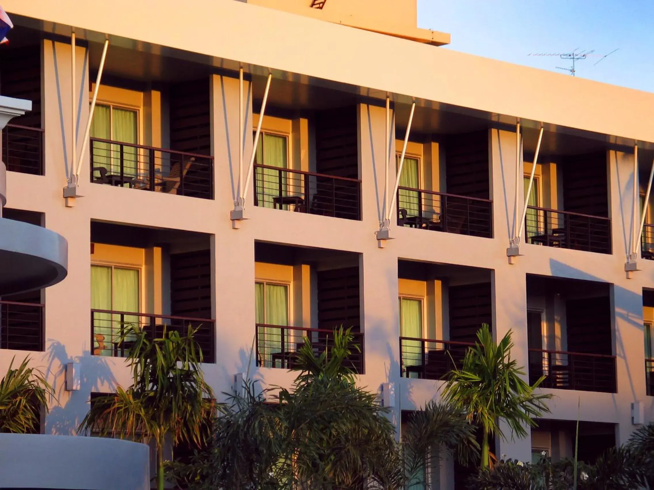 Facade/entrance in Baan Suwantawe Facade/entrance in Baan Suwantawe