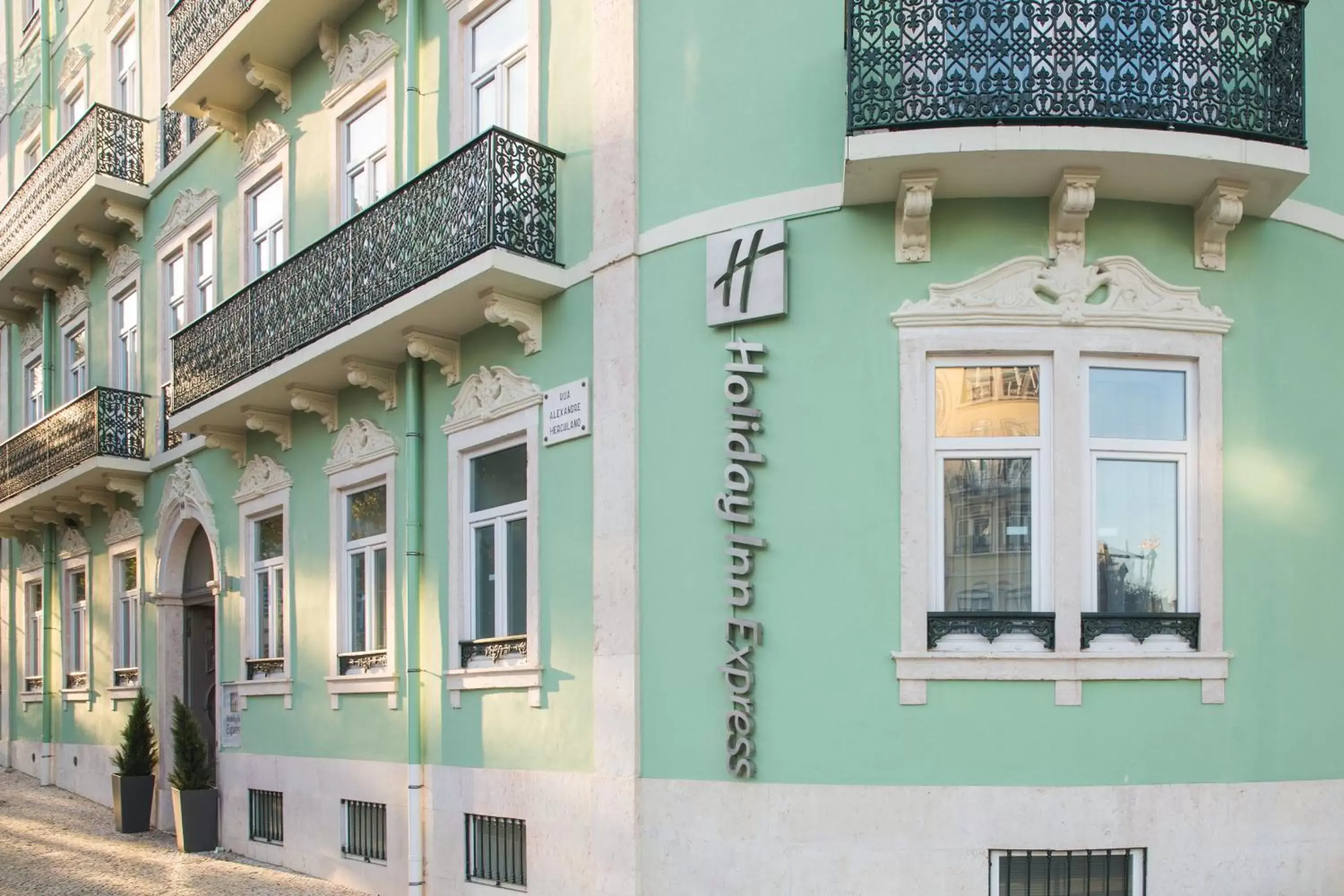 Property building in Holiday Inn Express Lisboa - Av. Liberdade, an IHG Hotel