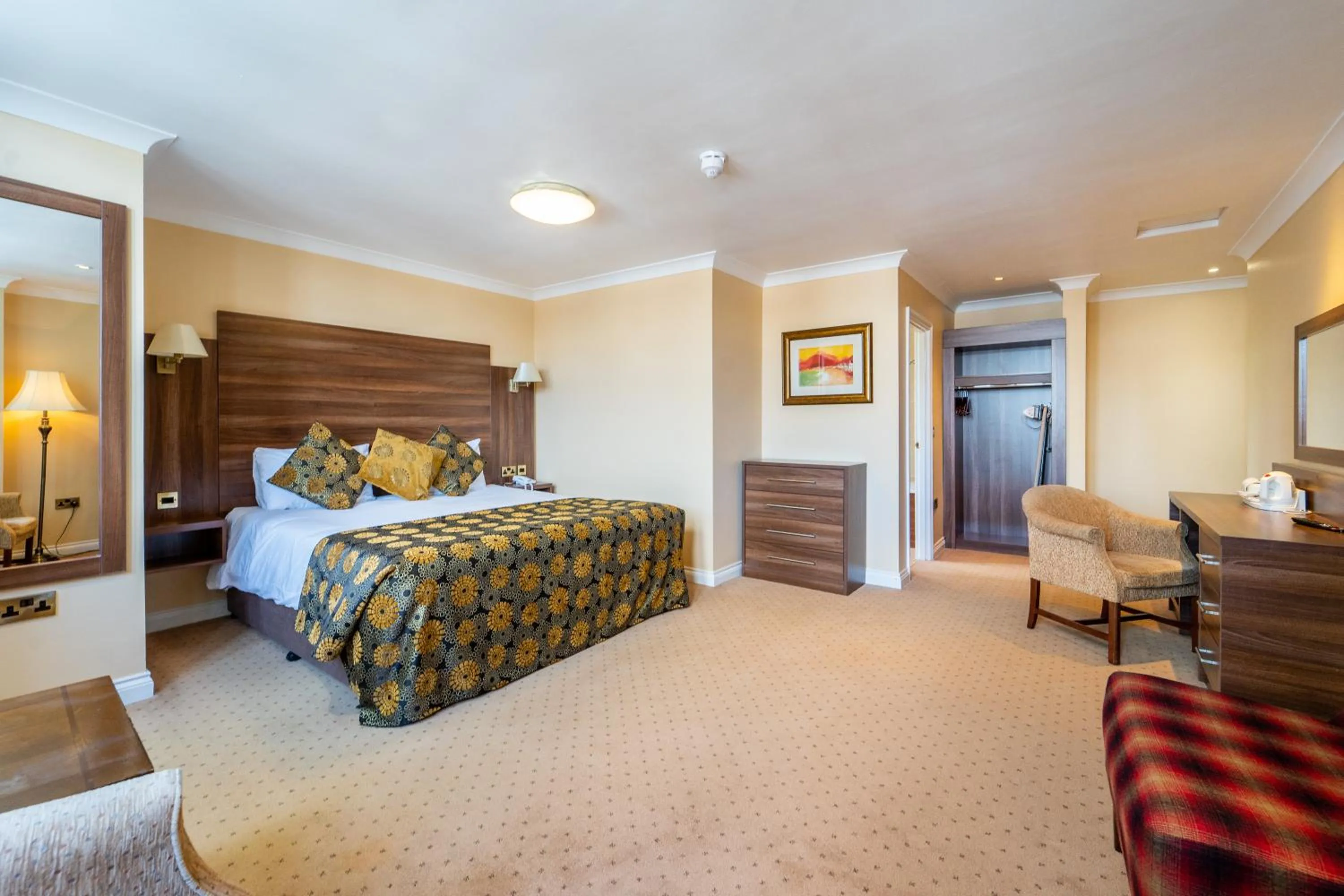 Bedroom, Bed in Adair Arms Hotel