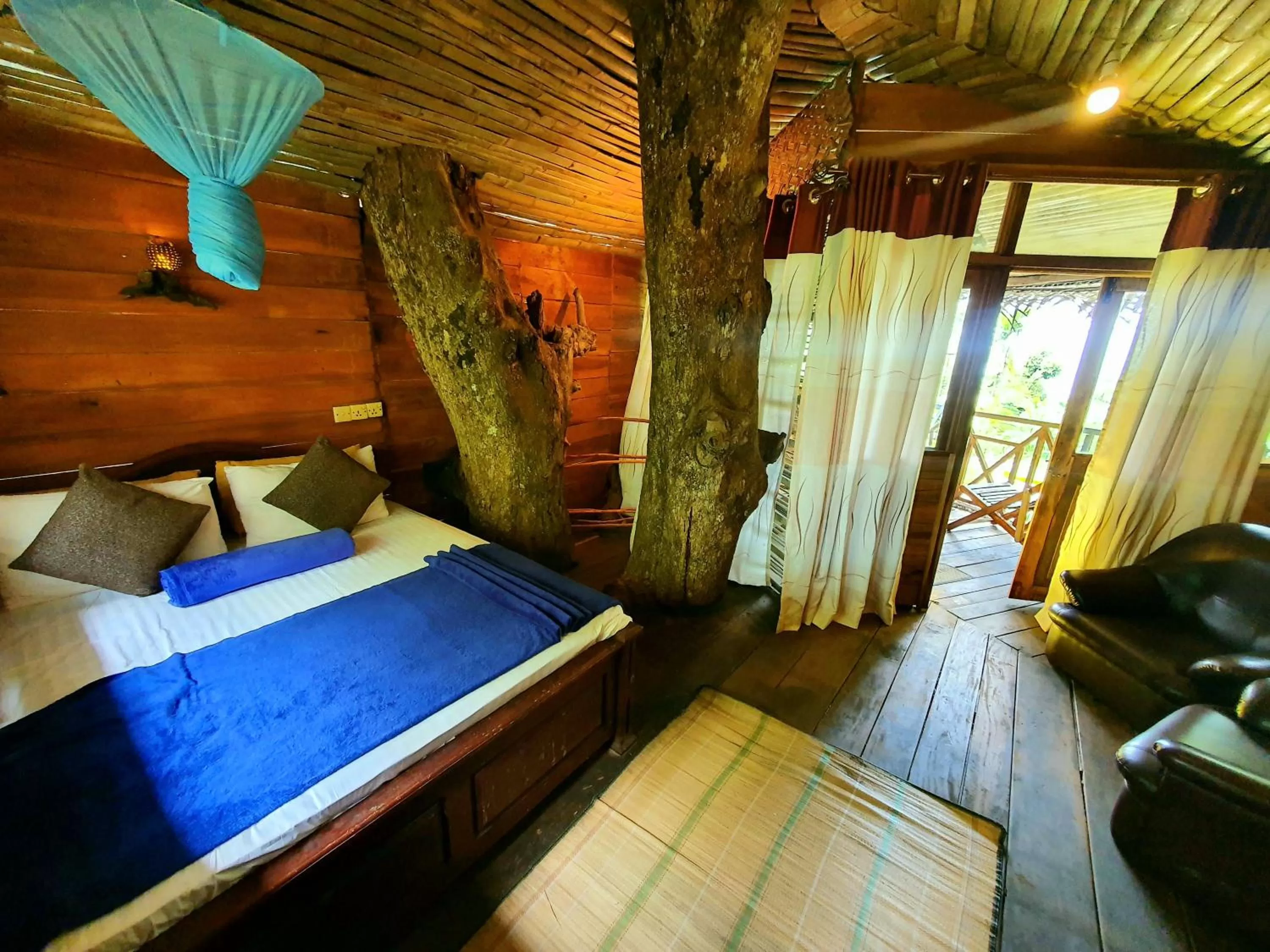 Bed in The Winsome & Tree House