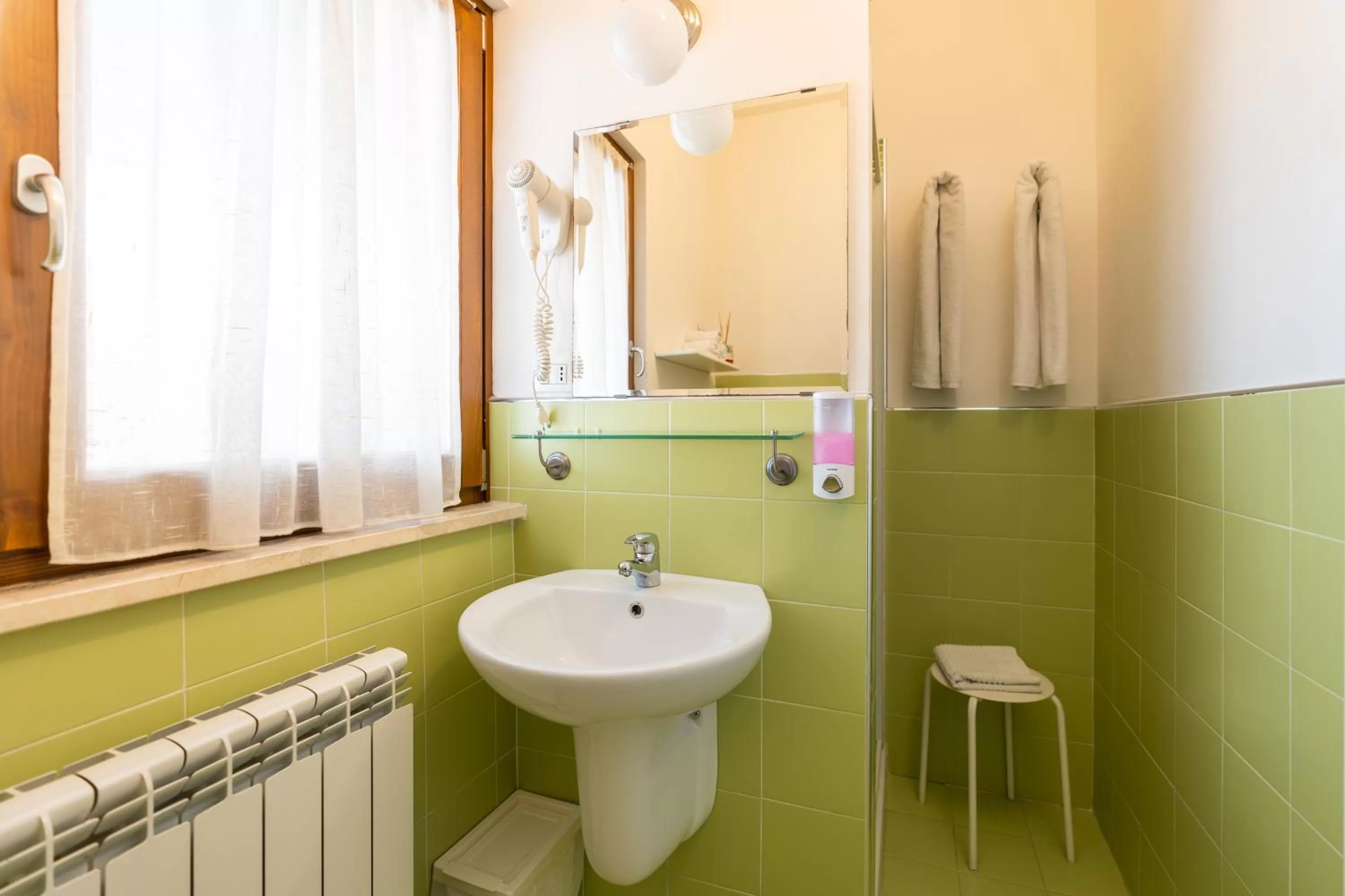 Toilet in GG8 Hotel & Suite SPA