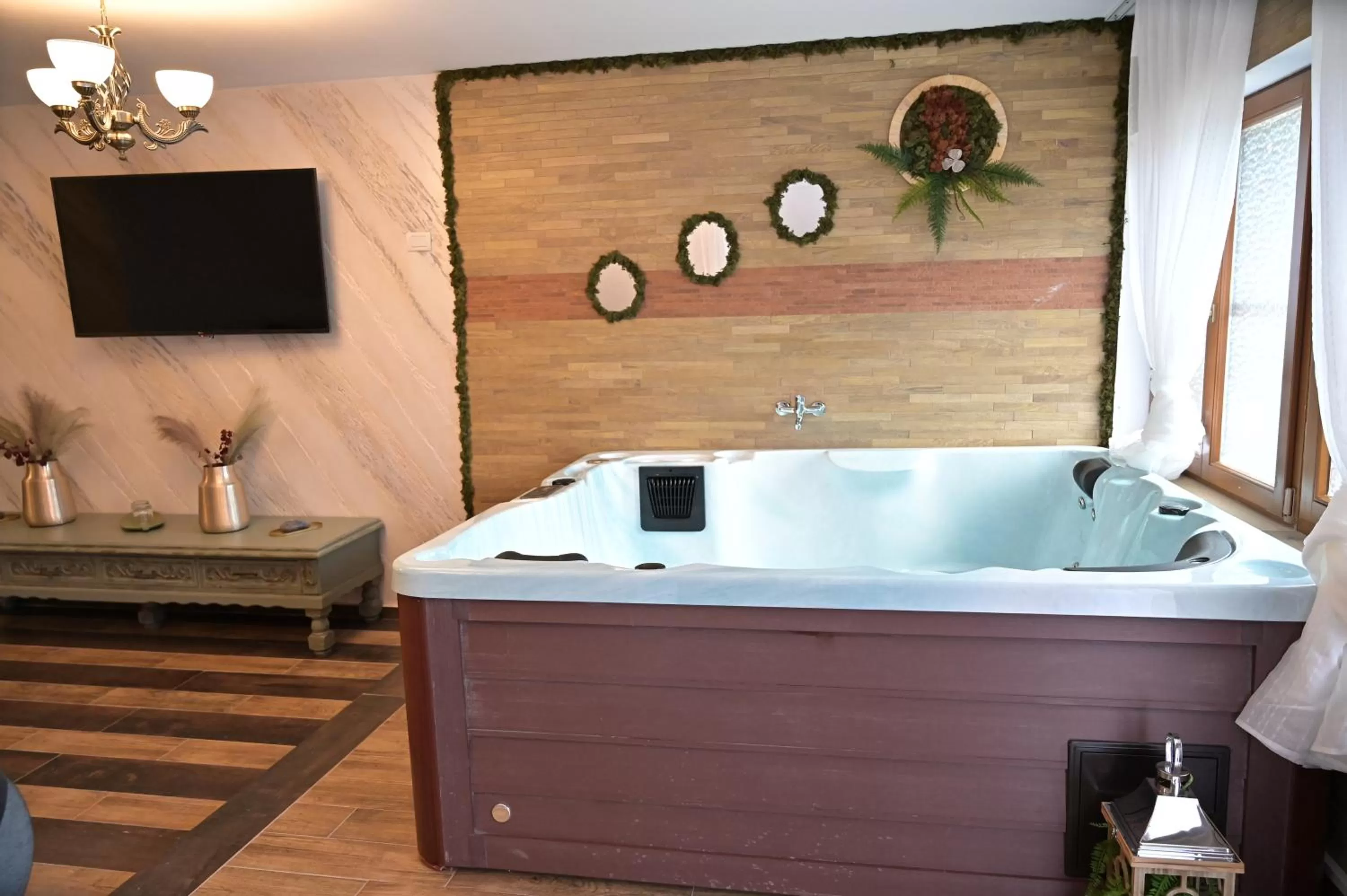 Hot Tub in Conacul Radacinilor