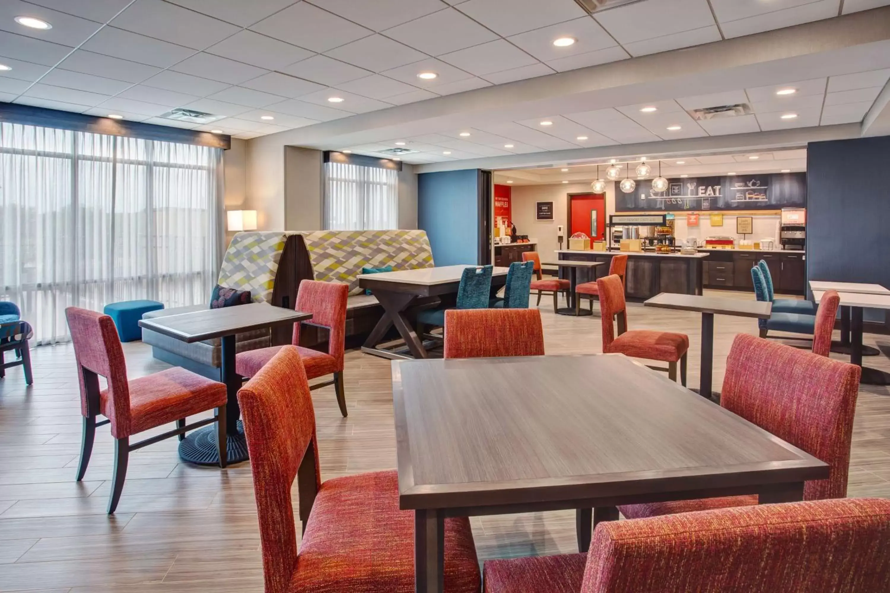 Breakfast, Restaurant/Places to Eat in Hampton Inn Union City, Tn