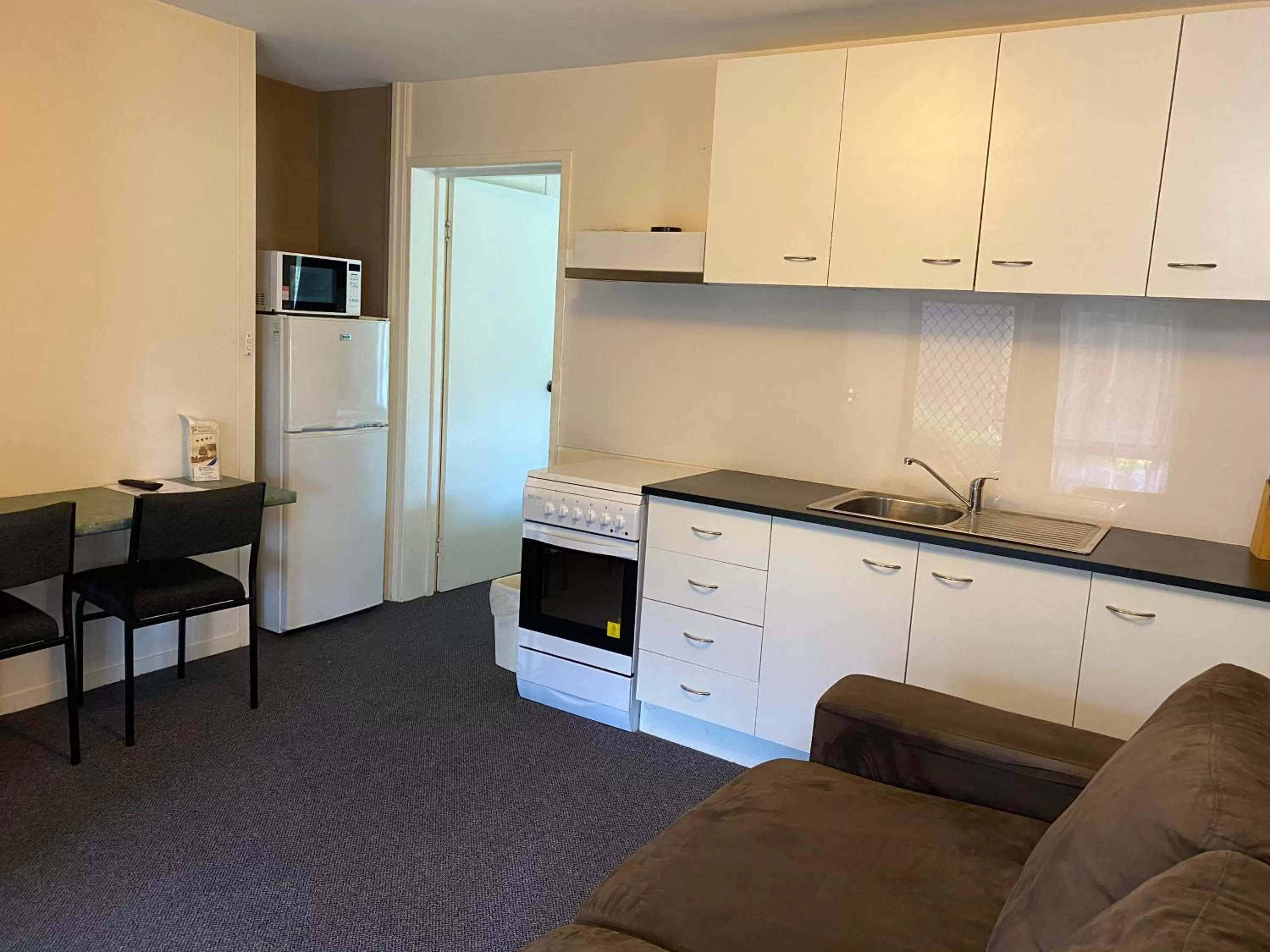 Kitchen or kitchenette in Motel Kempsey