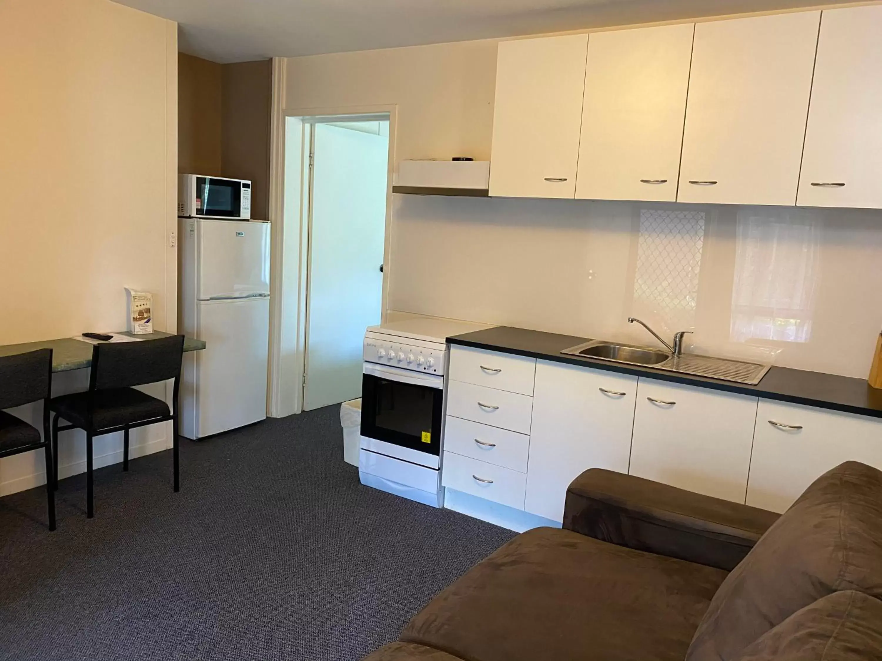 Kitchen/Kitchenette in Motel Kempsey