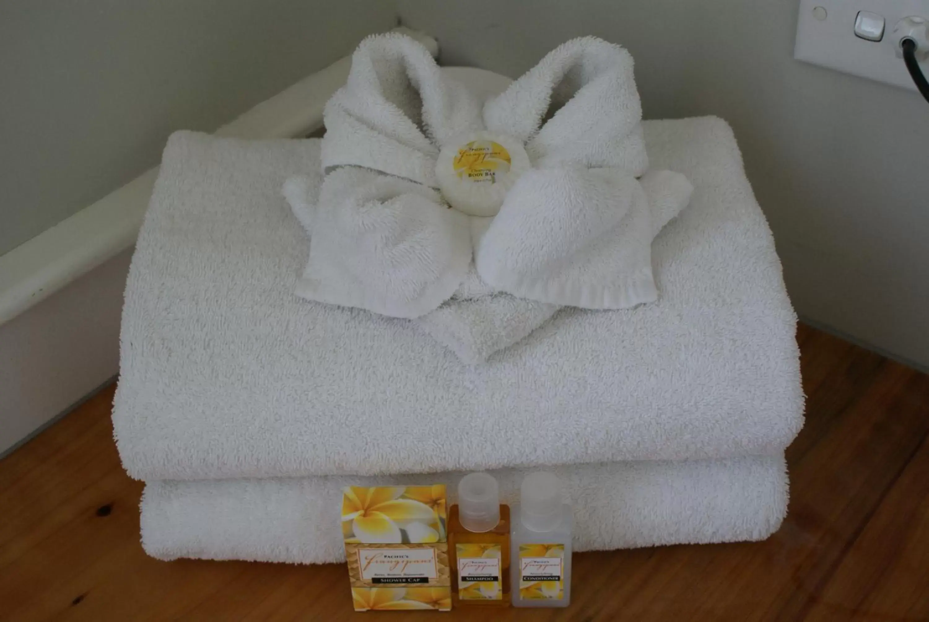 Bathroom, Bed in Warkworth Lodge