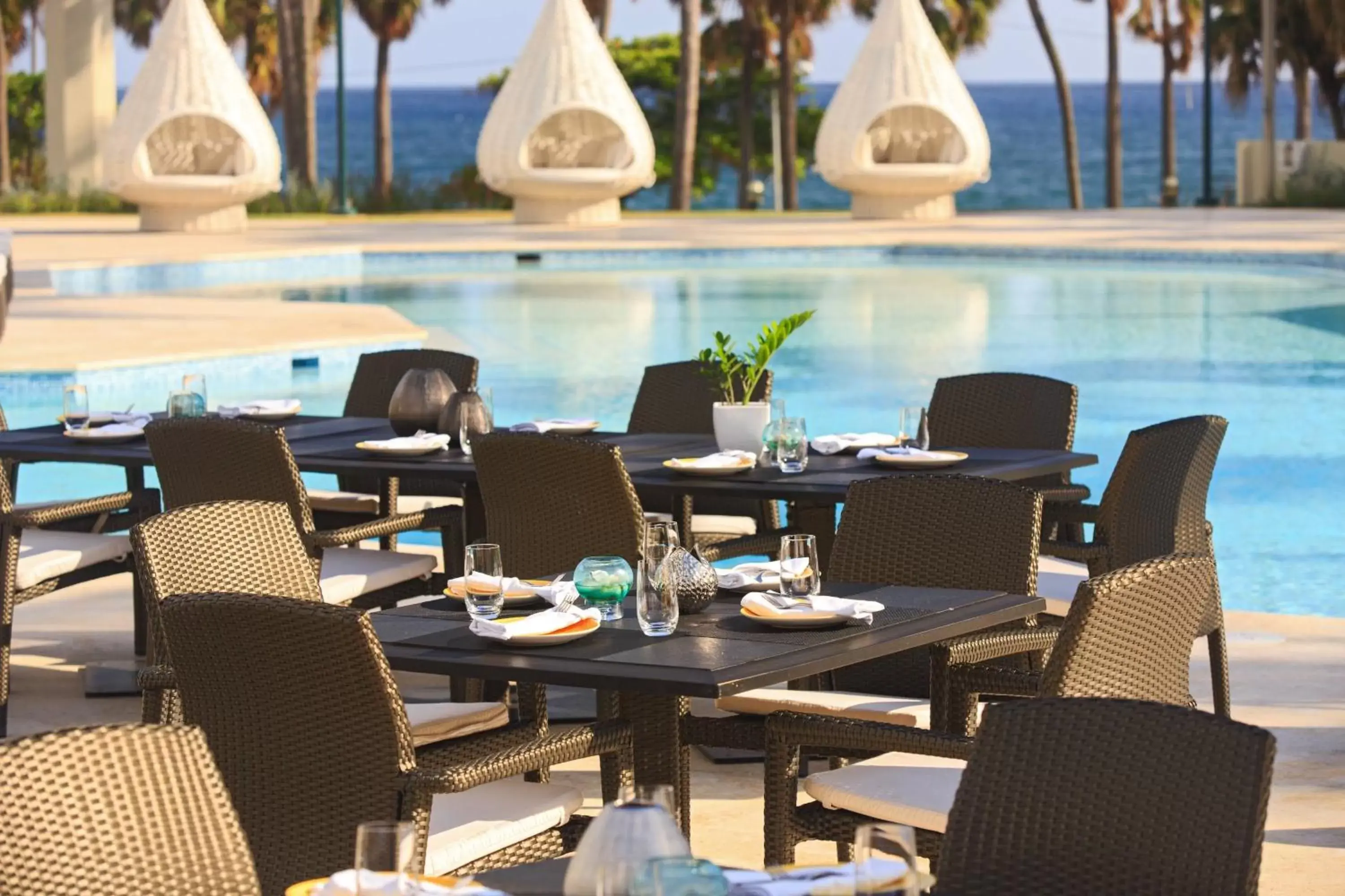 Swimming pool, Restaurant/Places to Eat in Renaissance Santo Domingo Jaragua Hotel & Casino