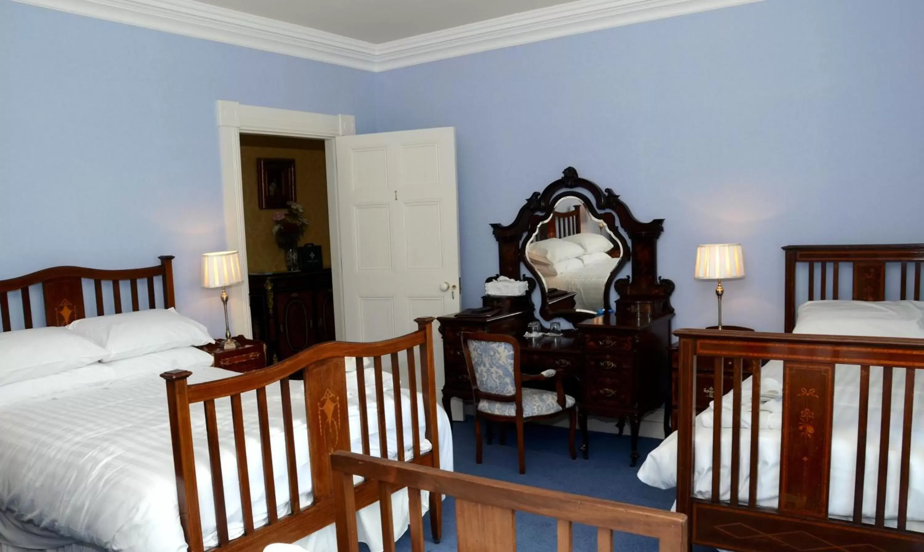 Family Room with Private Bathroom in Cannaway House B&B