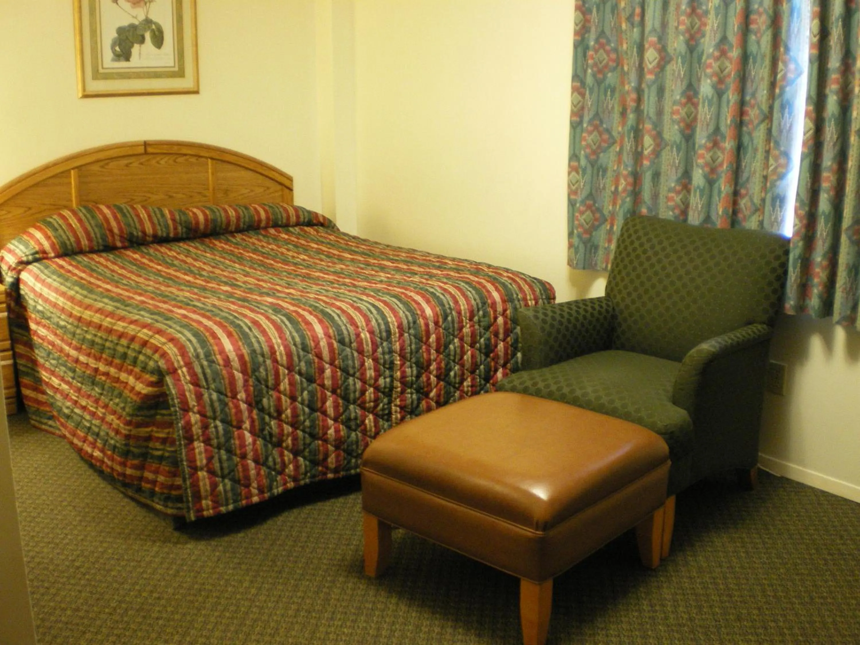 Bed in Sun-Dek Motel