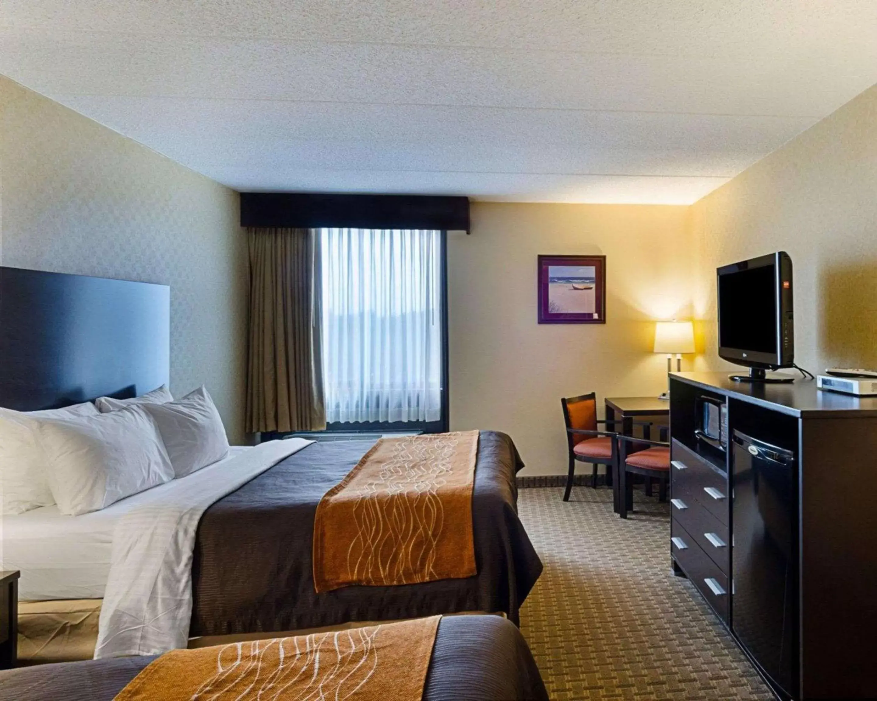 Photo of the whole room, Bed in Holiday Inn Express - Fall River North