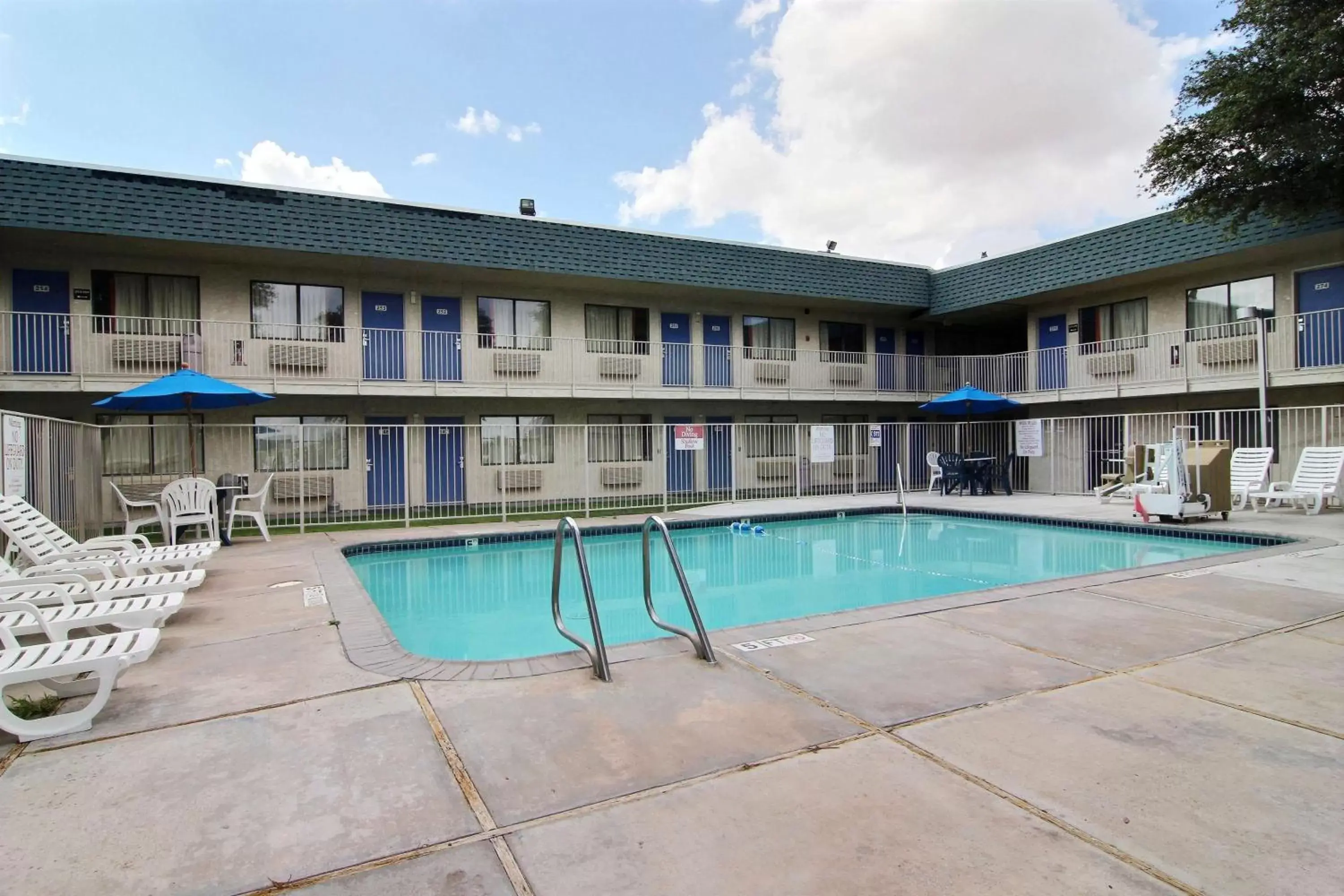 Pool view, Swimming Pool in Motel 6-Fort Stockton, TX