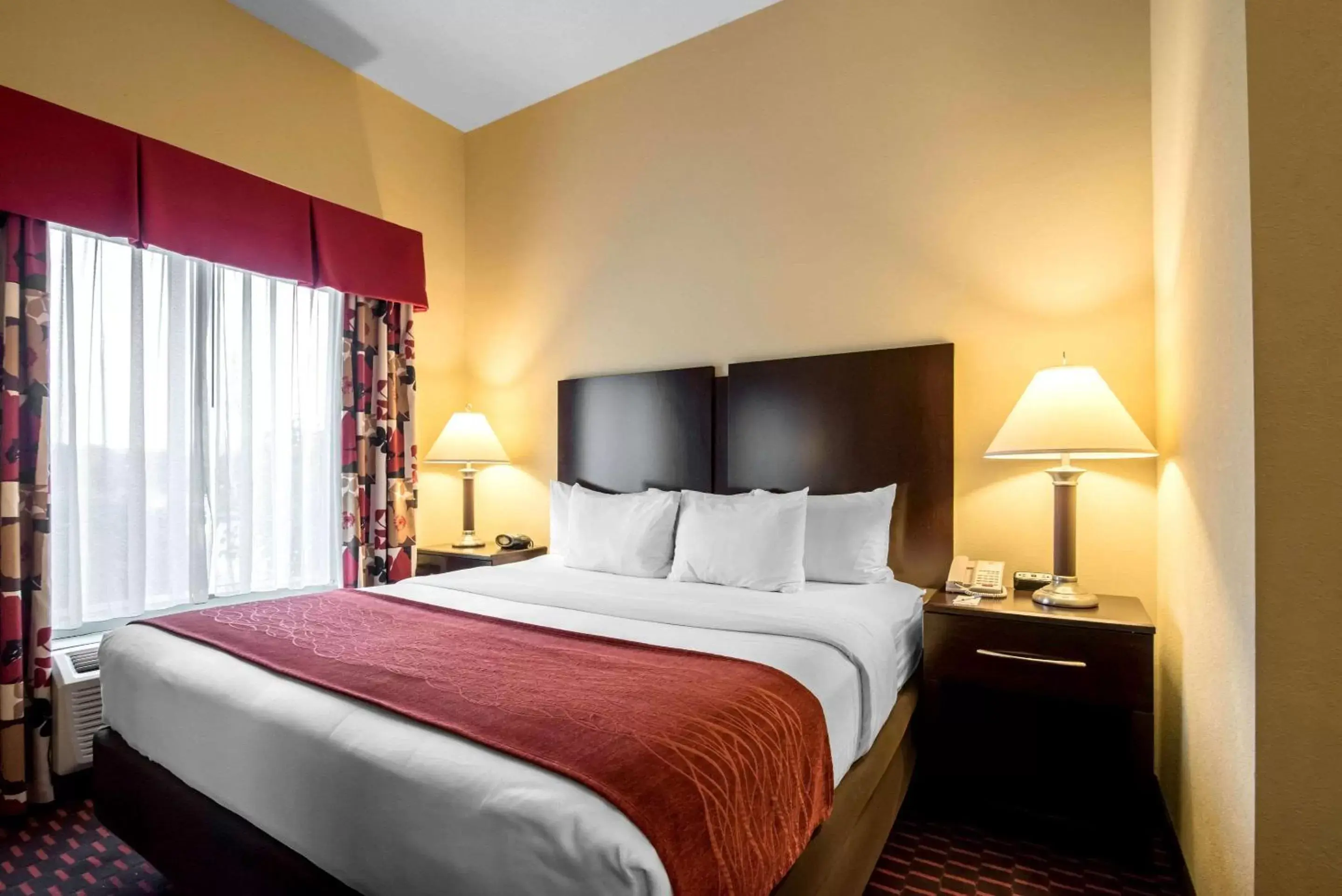 Photo of the whole room, Bed in Comfort Inn & Suites Tunkhannock