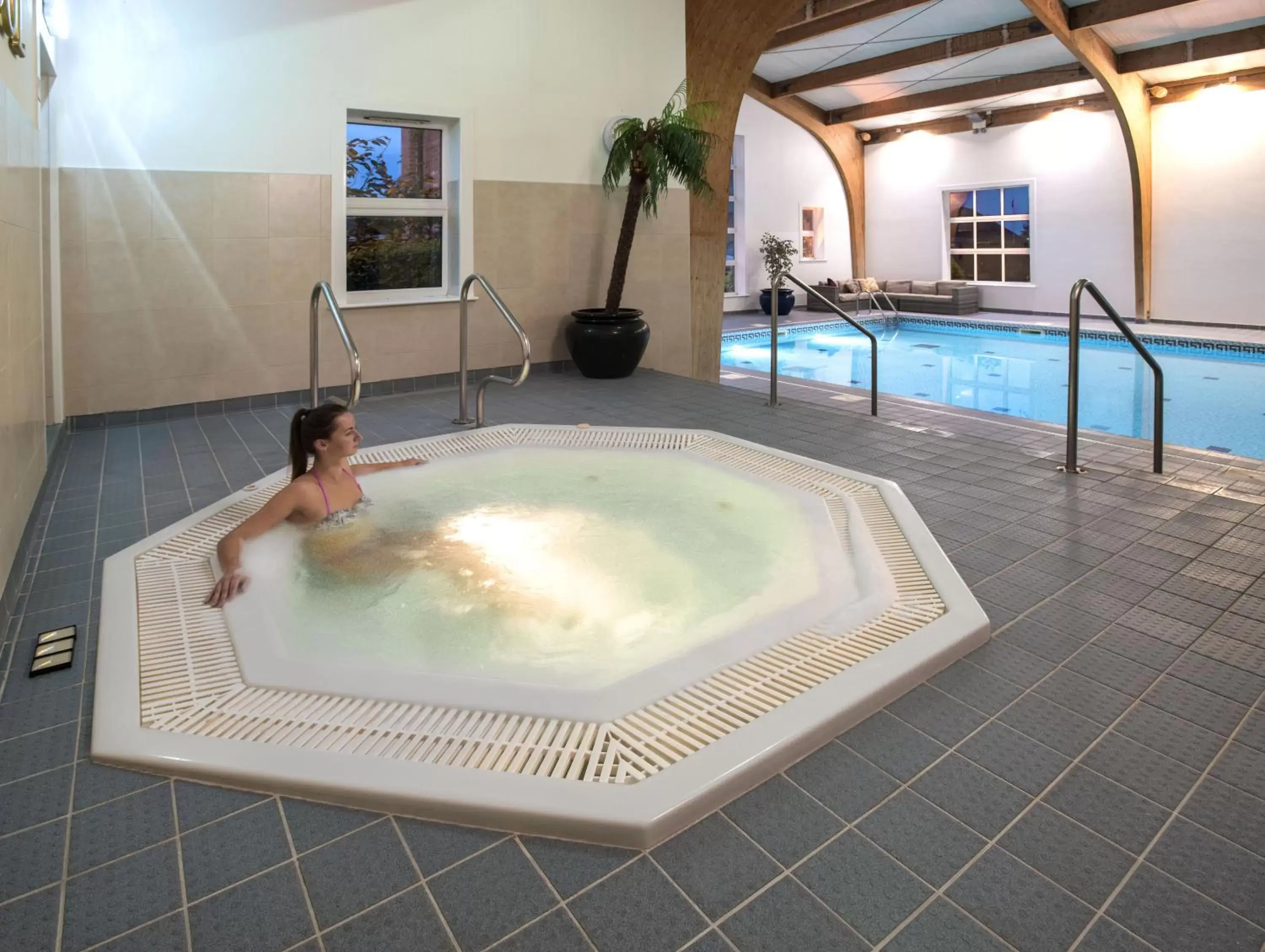 Hot Tub, Swimming Pool in The Old Hall Hotel