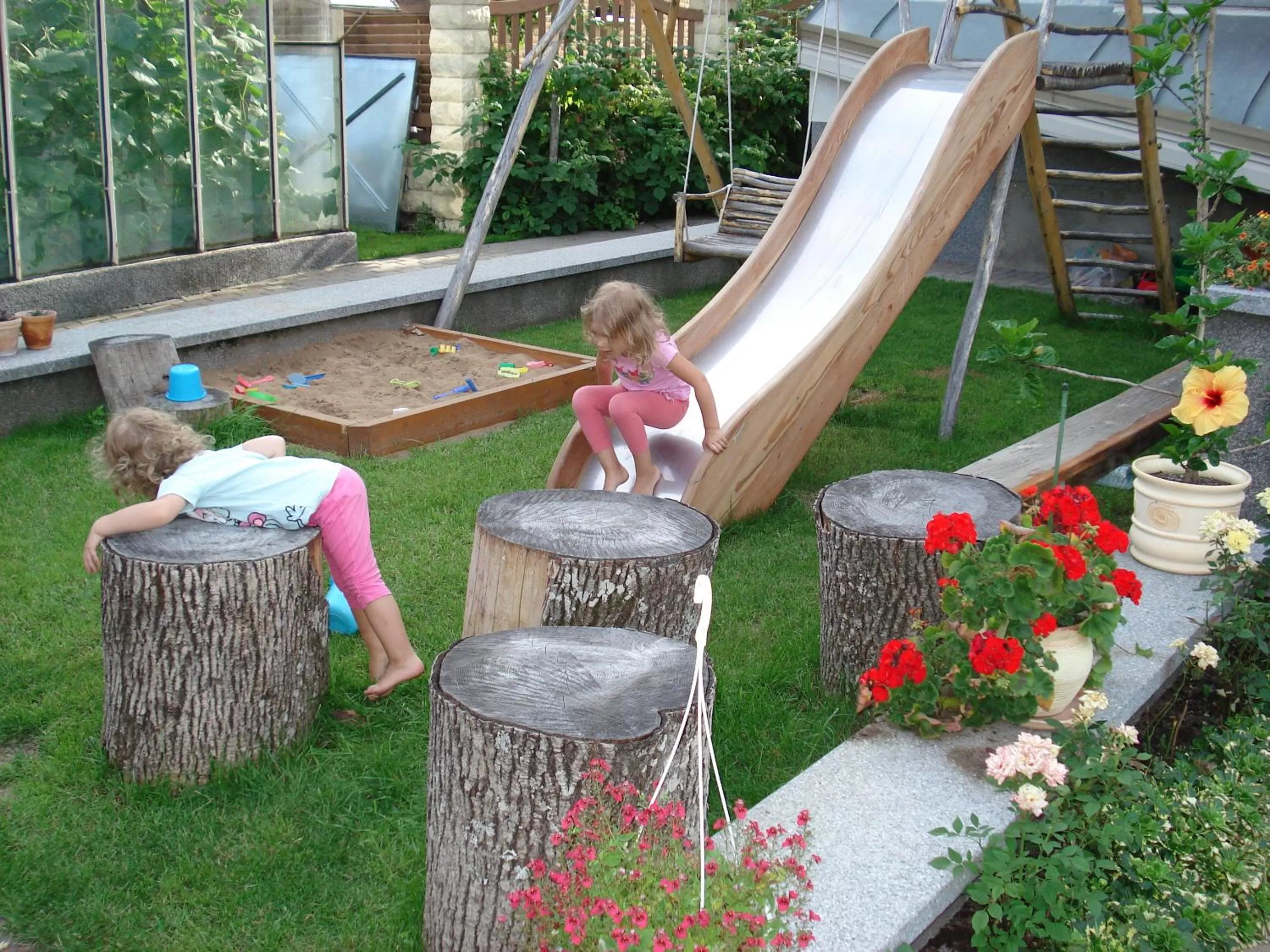 Property building, Children in Guest House Linas