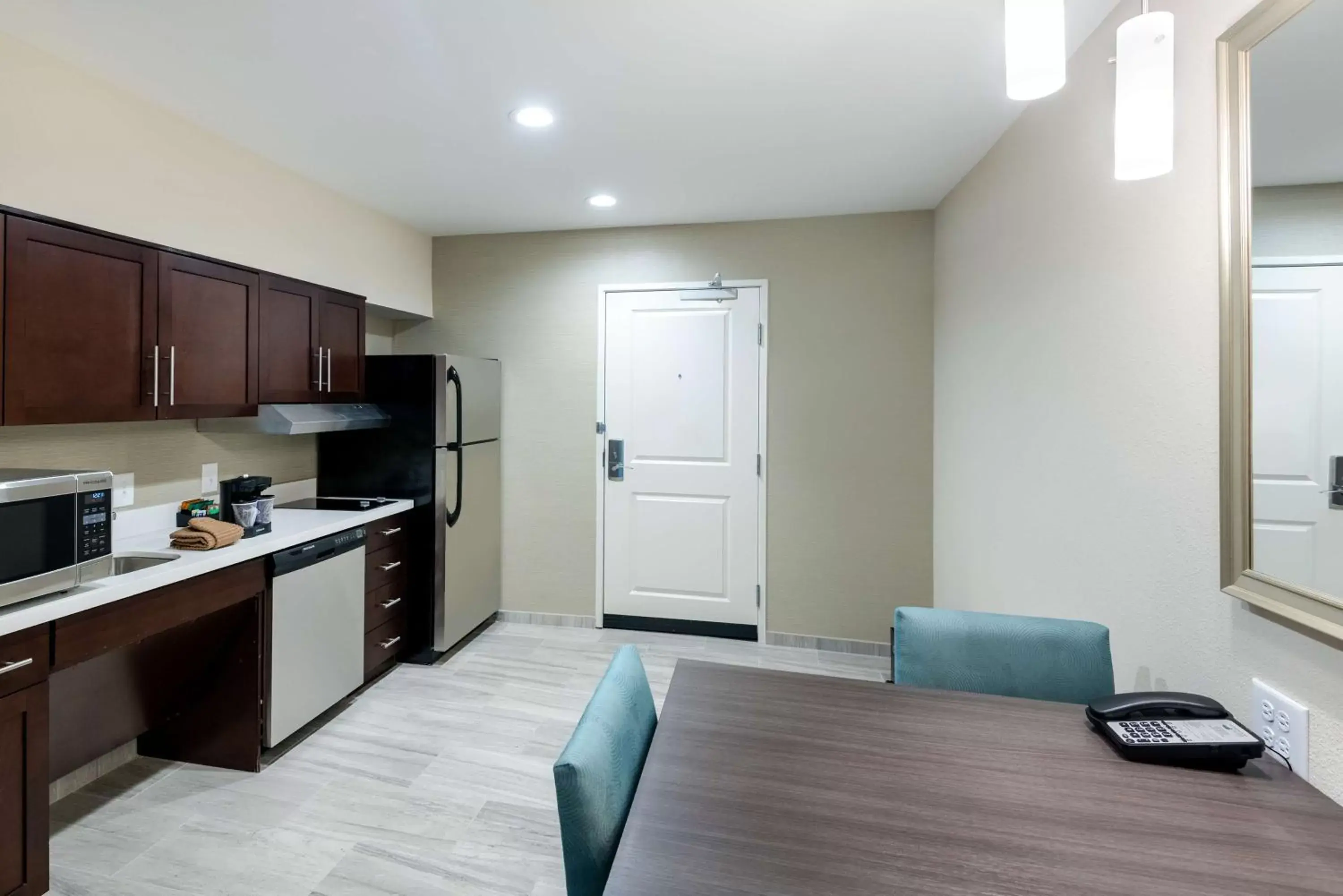 Photo of the whole room, Kitchen/Kitchenette in Homewood Suites By Hilton Fayetteville